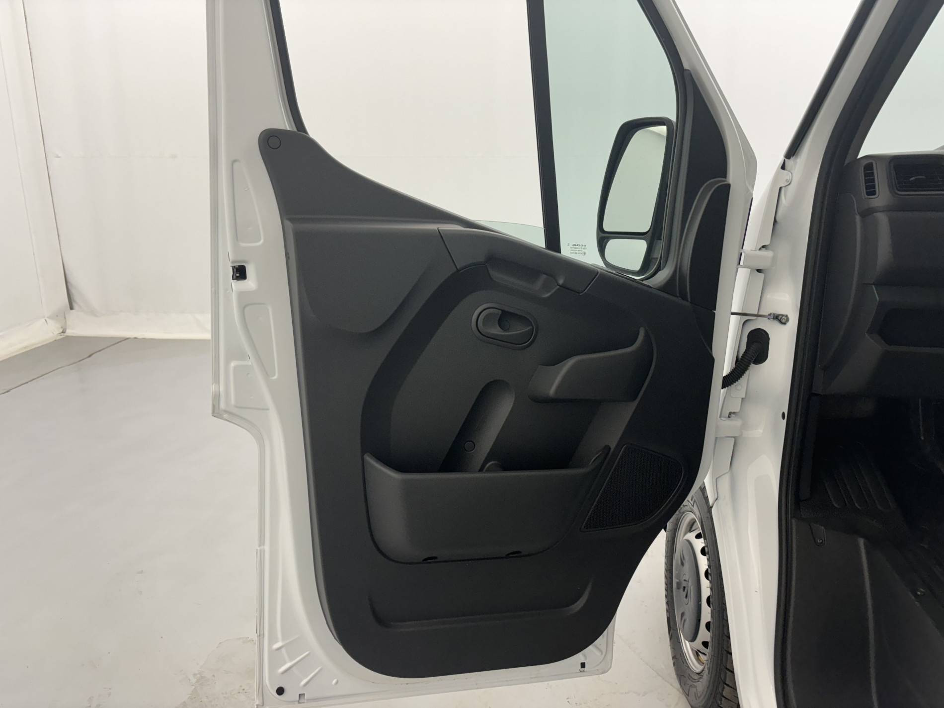 Vente en ligne Renault Master Fourgon MASTER FGN TRAC F3500 L3H3 BLUE DCI 135 au prix de 28 500 €