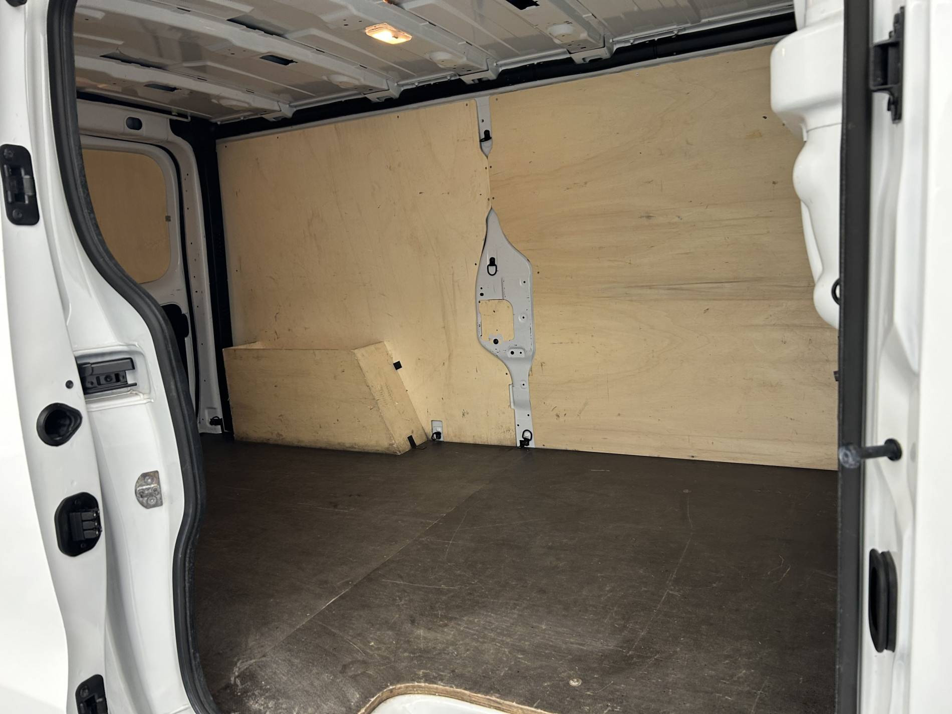Vente en ligne Renault Trafic 3 Fourgon TRAFIC FGN L2H1 3000 KG BLUE DCI 130 au prix de 23 490 €