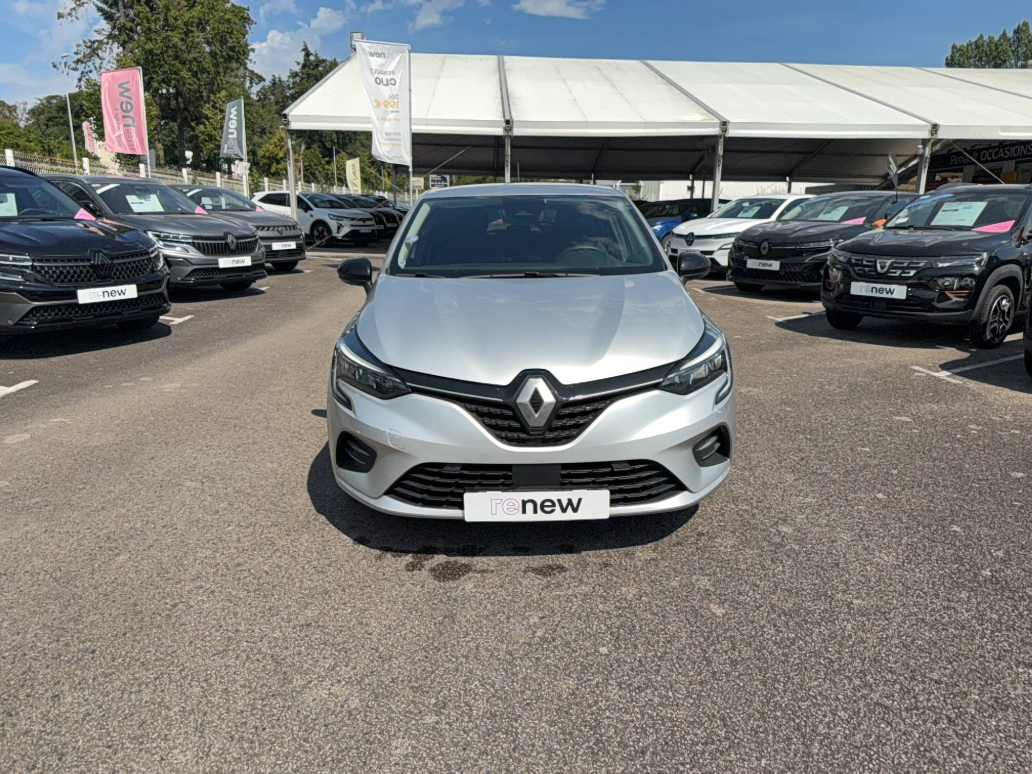 Vente en ligne Renault Clio 5 Clio E-Tech full hybrid 145 au prix de 15 990 €