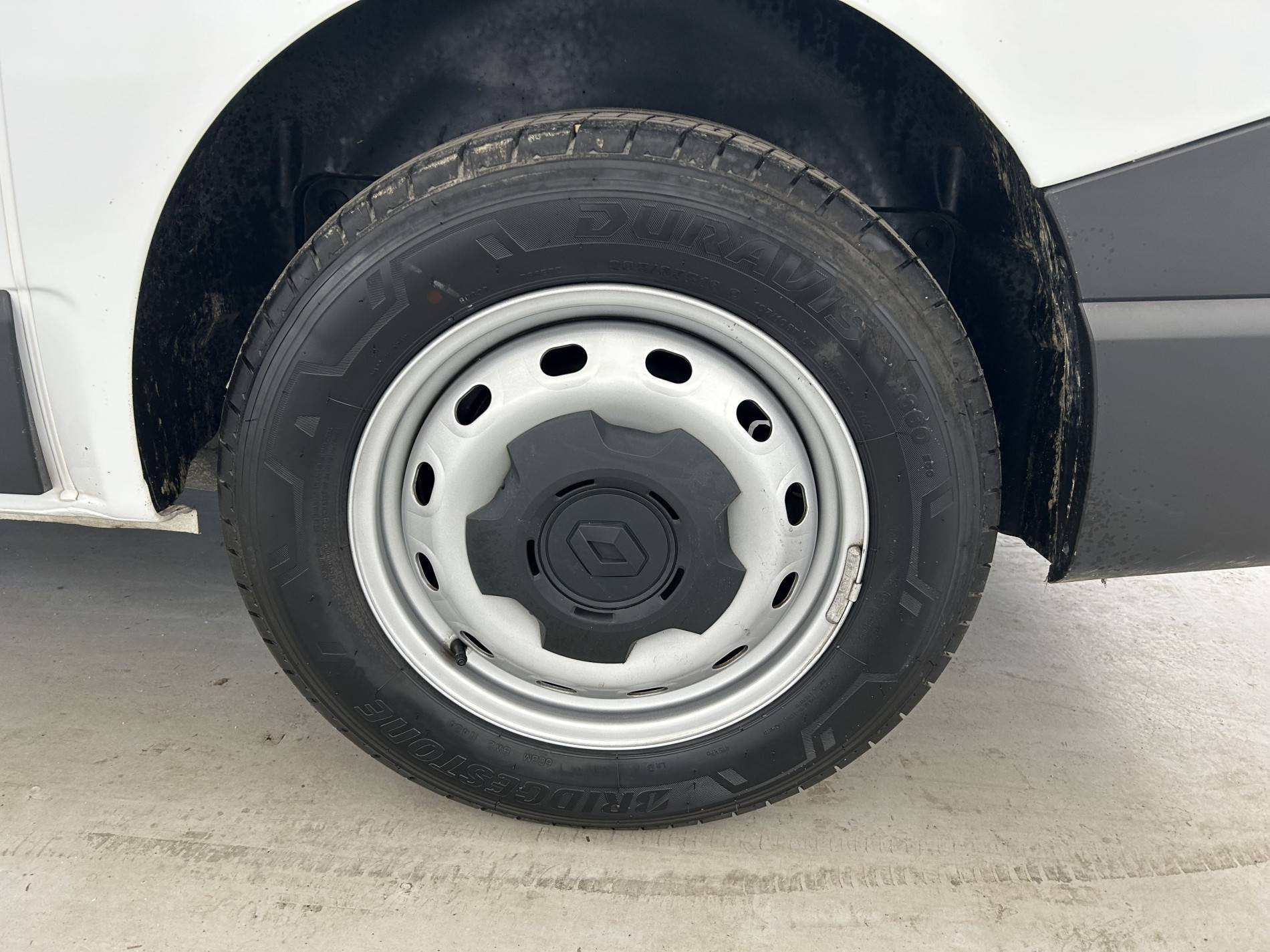 Vente en ligne Renault Trafic 3 Fourgon TRAFIC FG BLUE DCI 130 L1H1 3T GSR2 au prix de 24 390 €