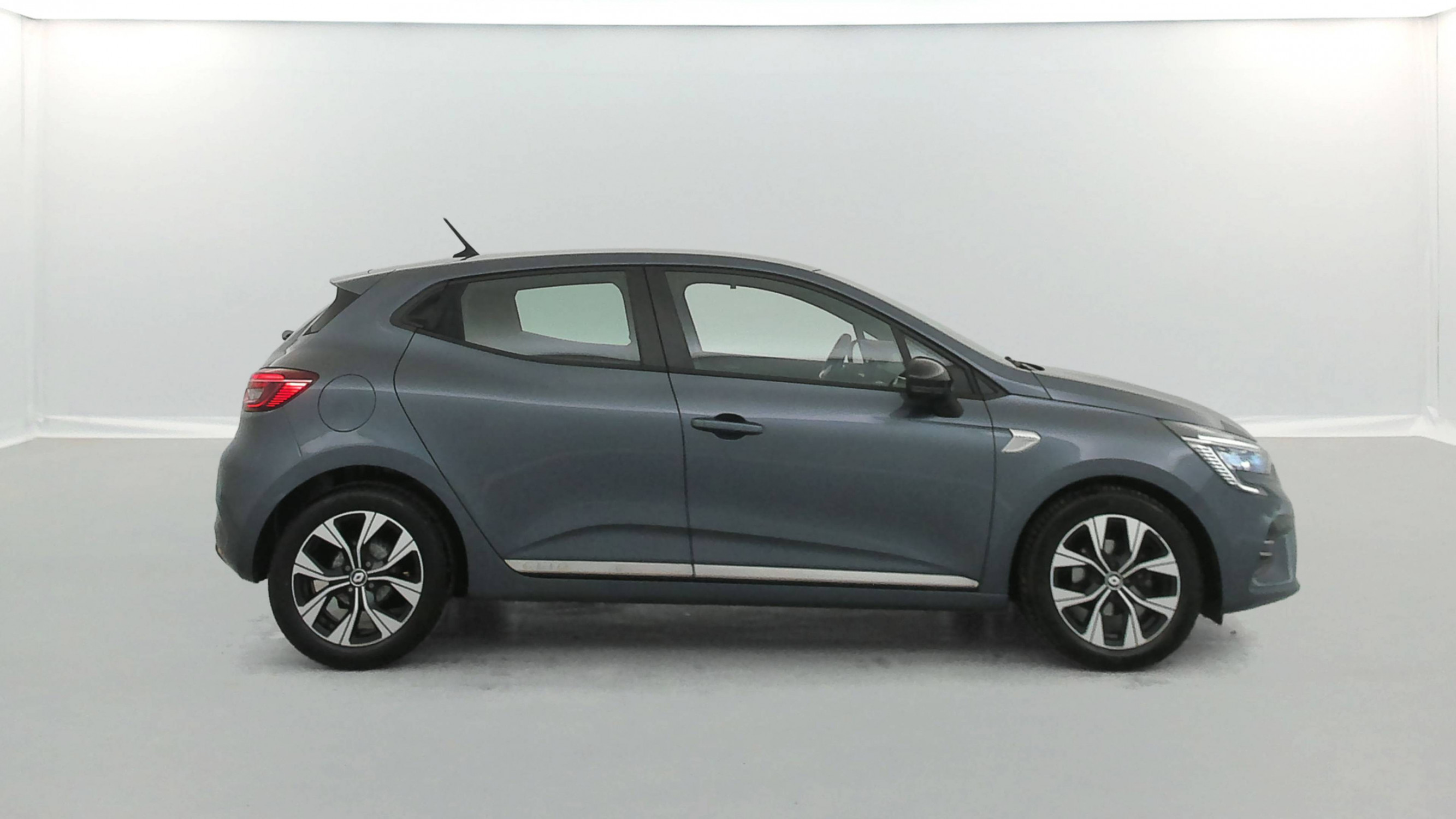 Vente en ligne Renault Clio 5 Clio TCe 90 - 21N au prix de 14 990 €