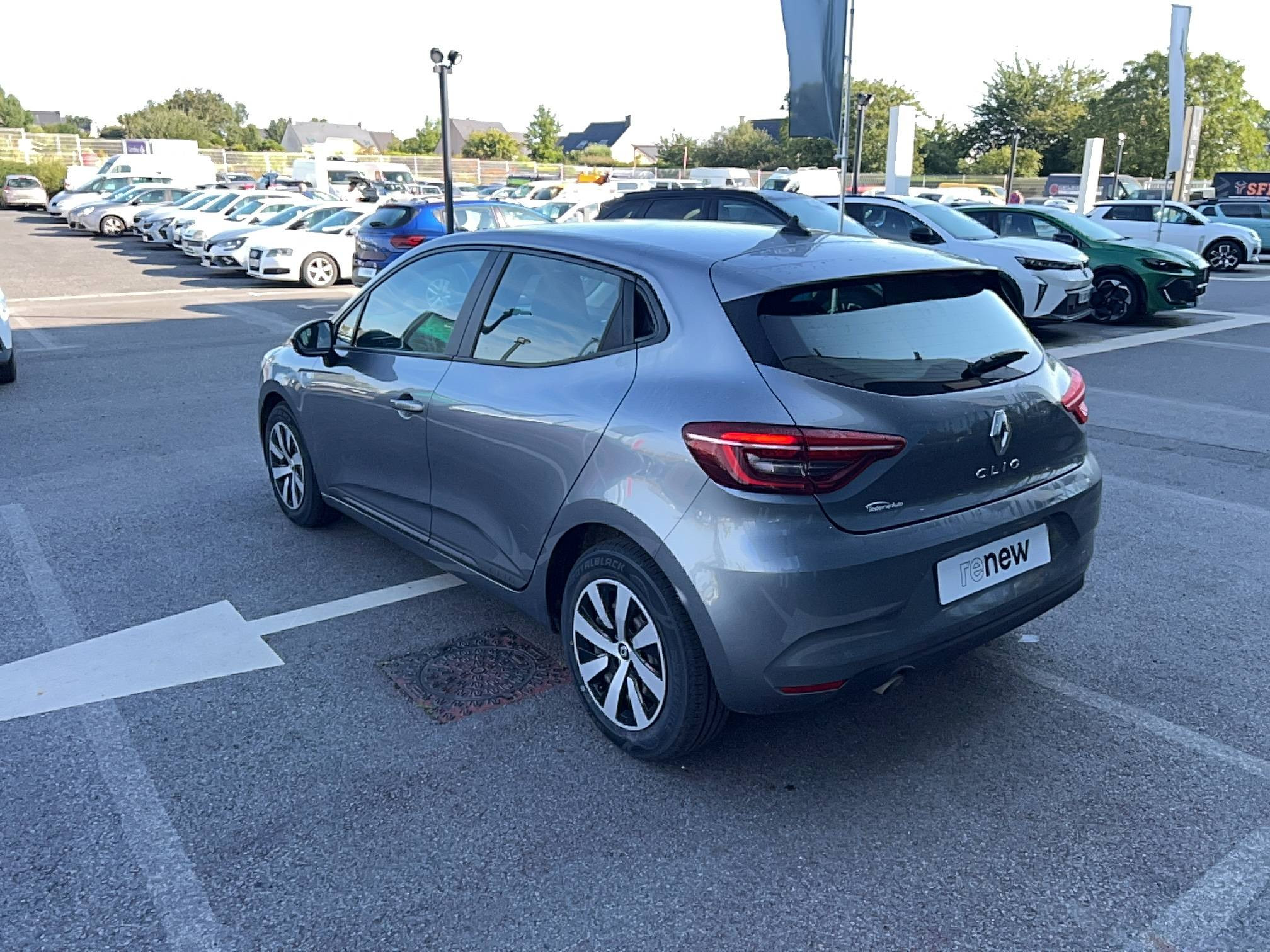Vente en ligne Renault Clio 5 Clio TCe 90 au prix de 14 290 €
