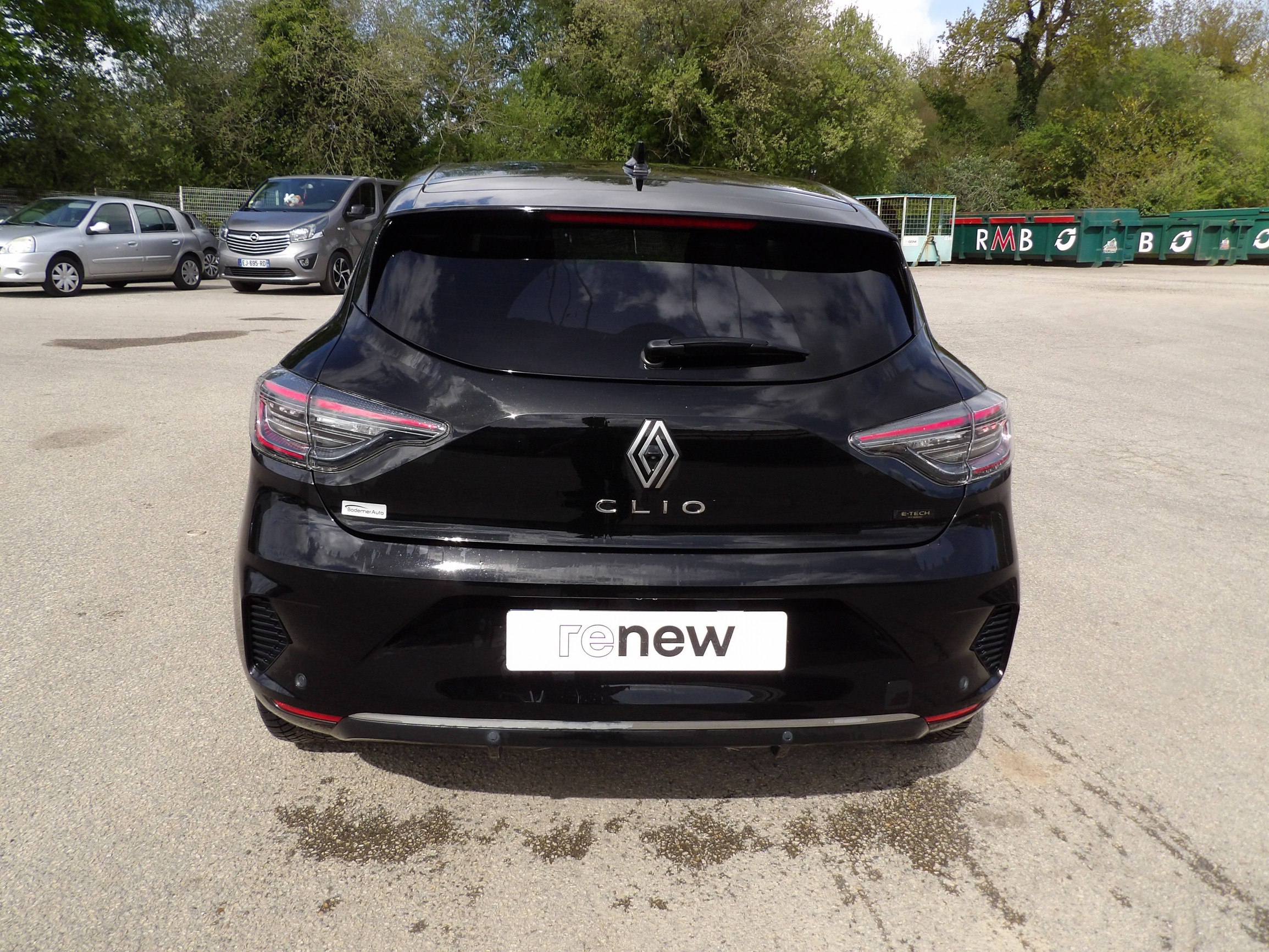 Vente en ligne Renault Clio 5 Clio E-Tech full hybrid 145 au prix de 18 999 €