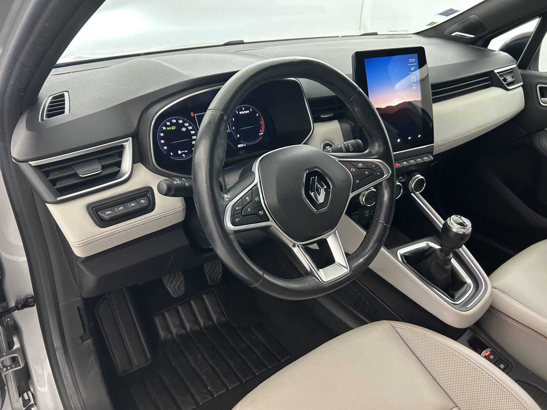 Vente en ligne Renault Clio 5 Clio TCe 140 - 21N au prix de 17 790 €