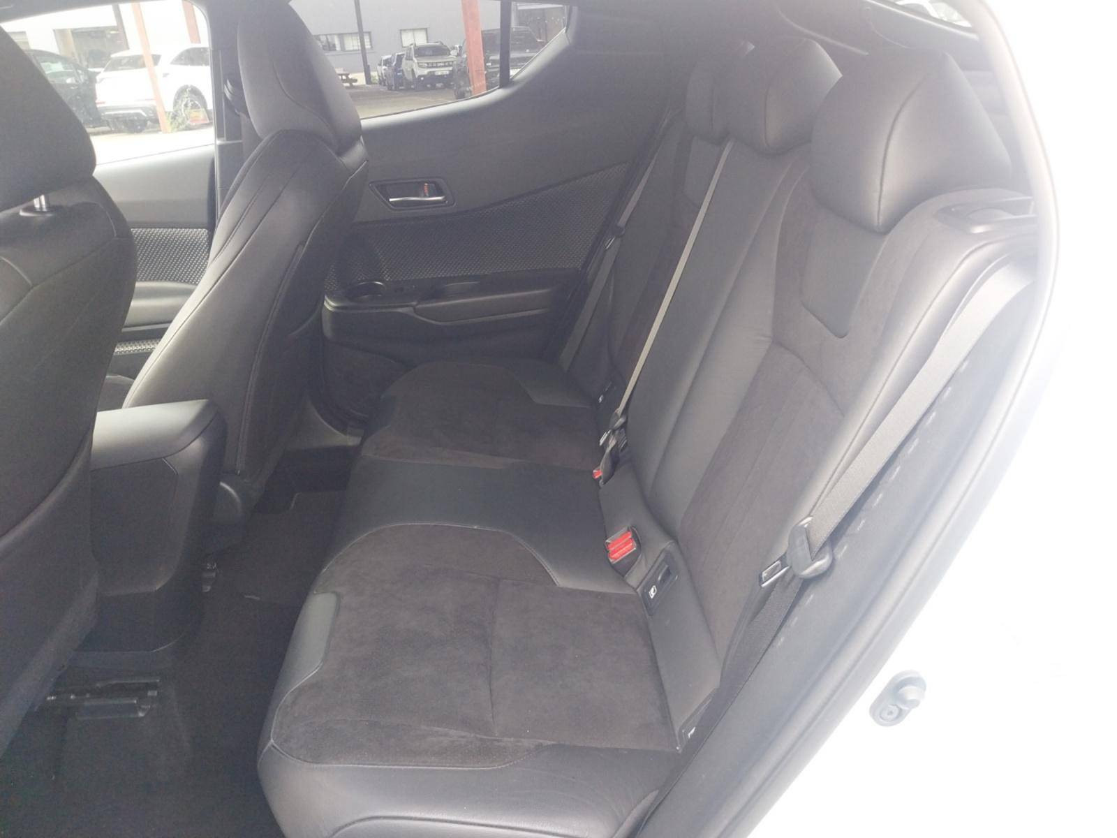 Vente en ligne Toyota C-HR C-HR Hybride 2.0L au prix de 23 990 €