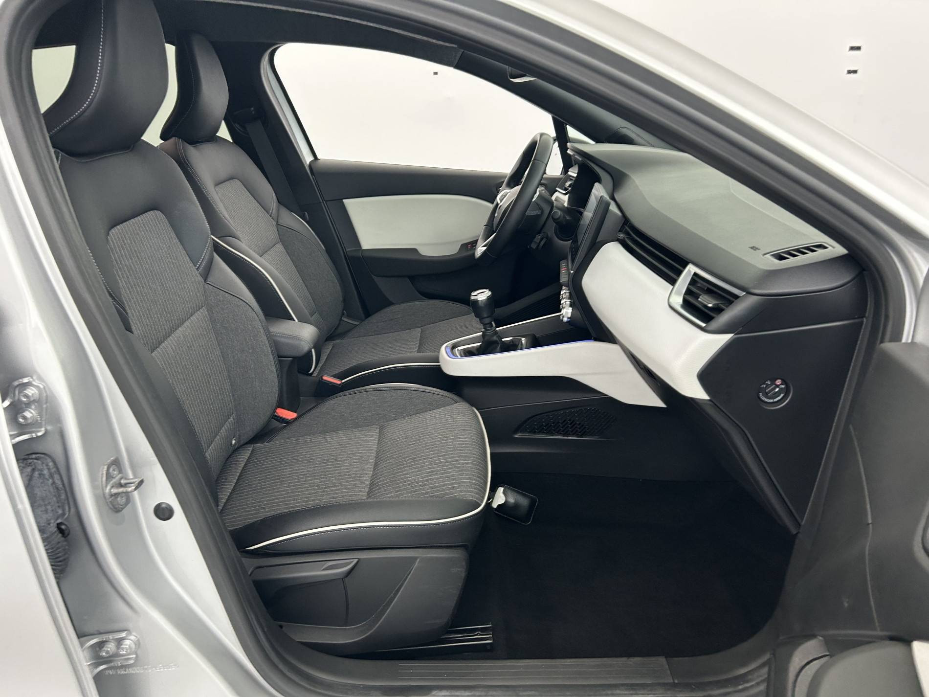 Vente en ligne Renault Clio 5 Clio TCe 90 au prix de 15 690 €