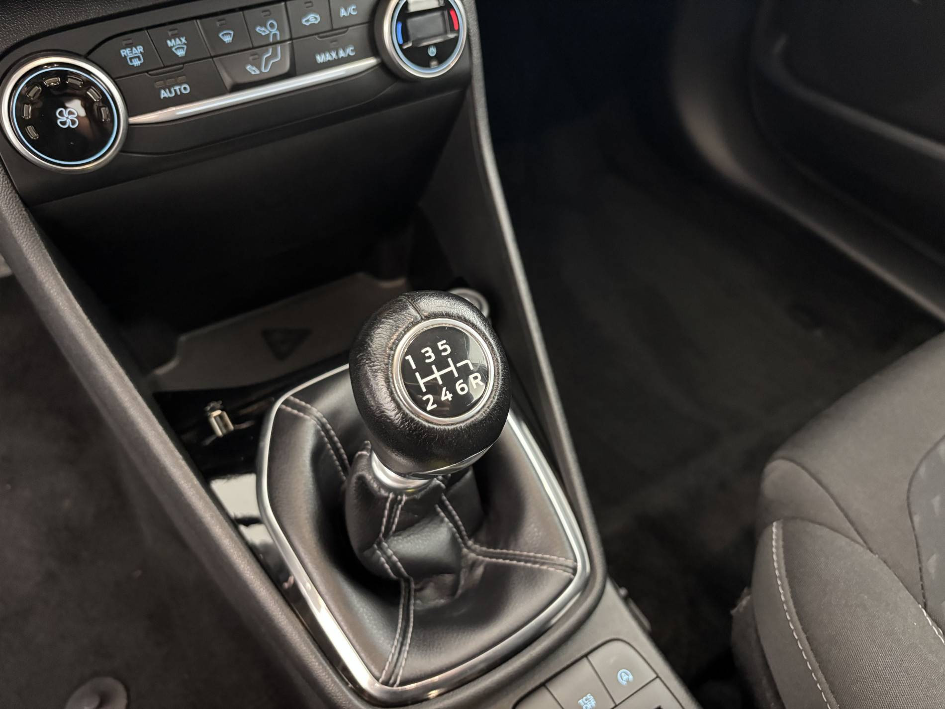 Vente en ligne Ford Fiesta  1.0 EcoBoost 100 ch S&S BVM6 au prix de 9 990 €