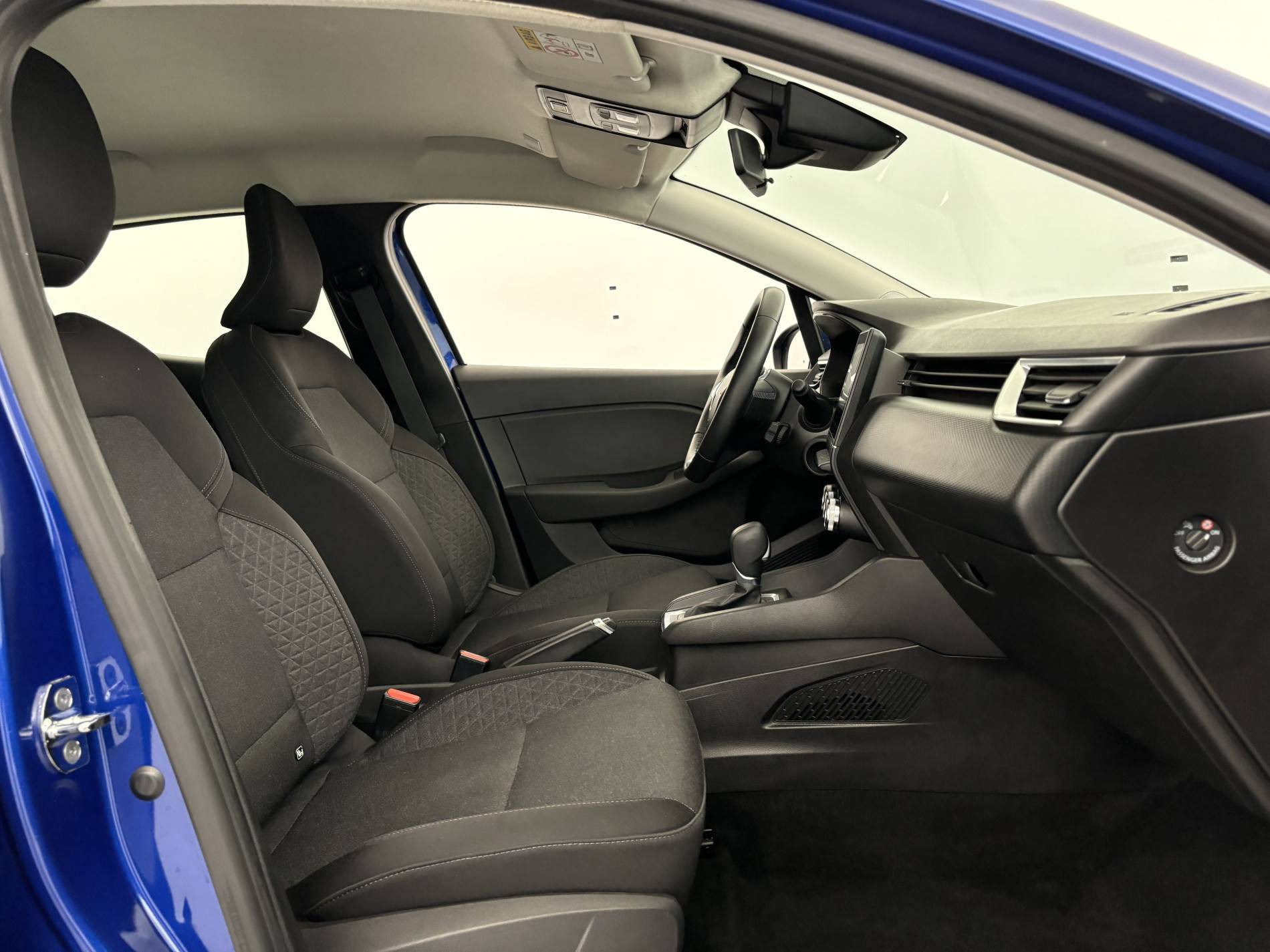 Vente en ligne Renault Clio 5 Clio E-Tech 140 - 21N au prix de 15 780 €