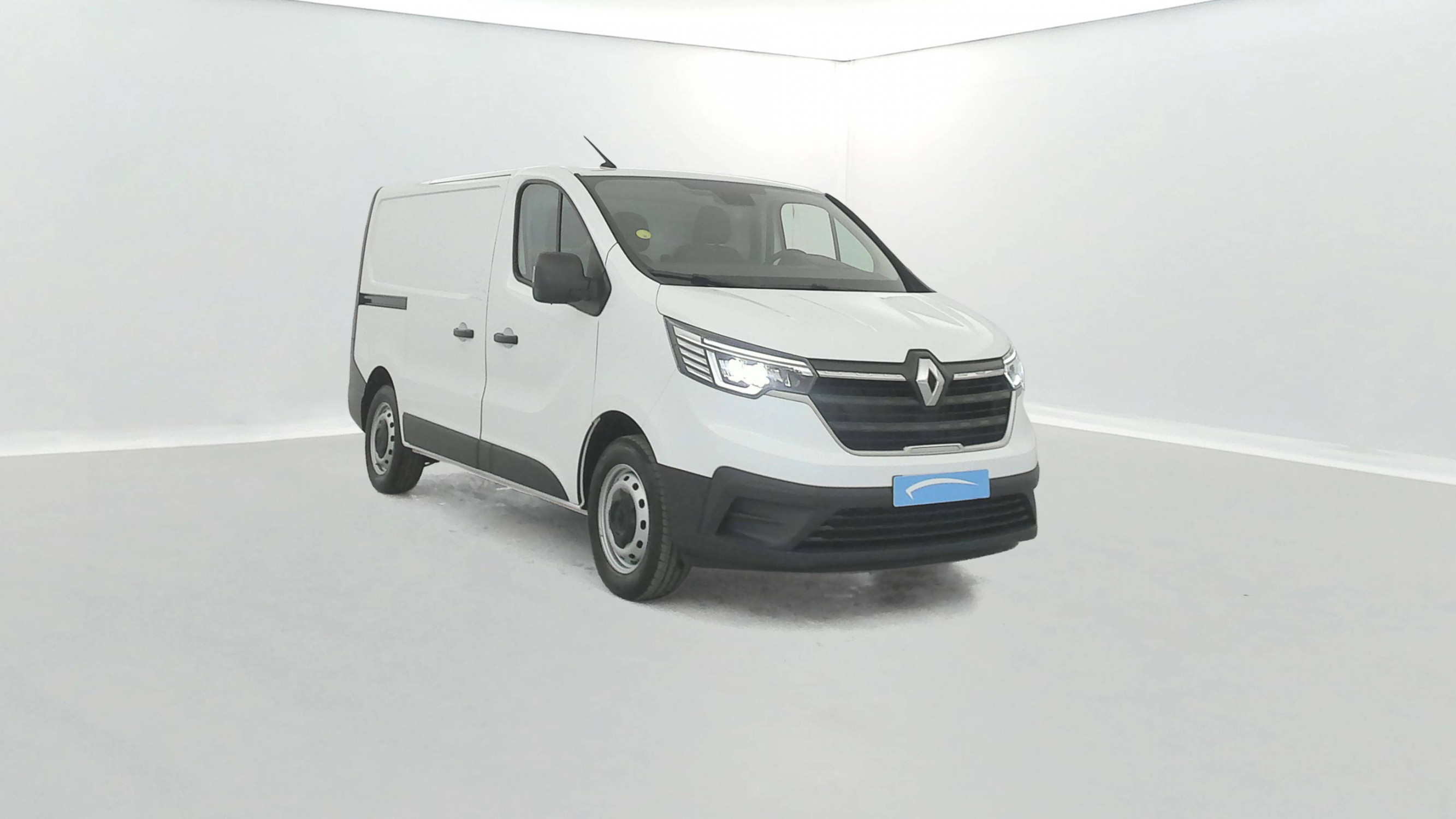 Vente en ligne Renault Trafic 3 Fourgon TRAFIC FG BLUE DCI 130 L1H1 3T GSR2 au prix de 23 690 €