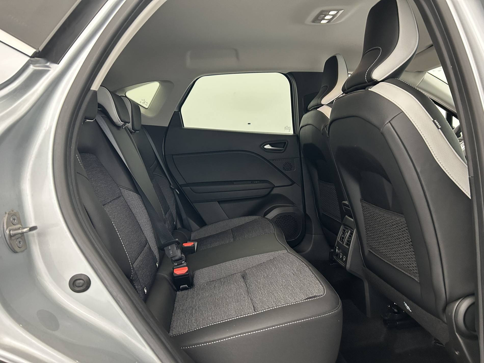 Vente en ligne Renault Captur  mild hybrid 160 EDC au prix de 20 990 €
