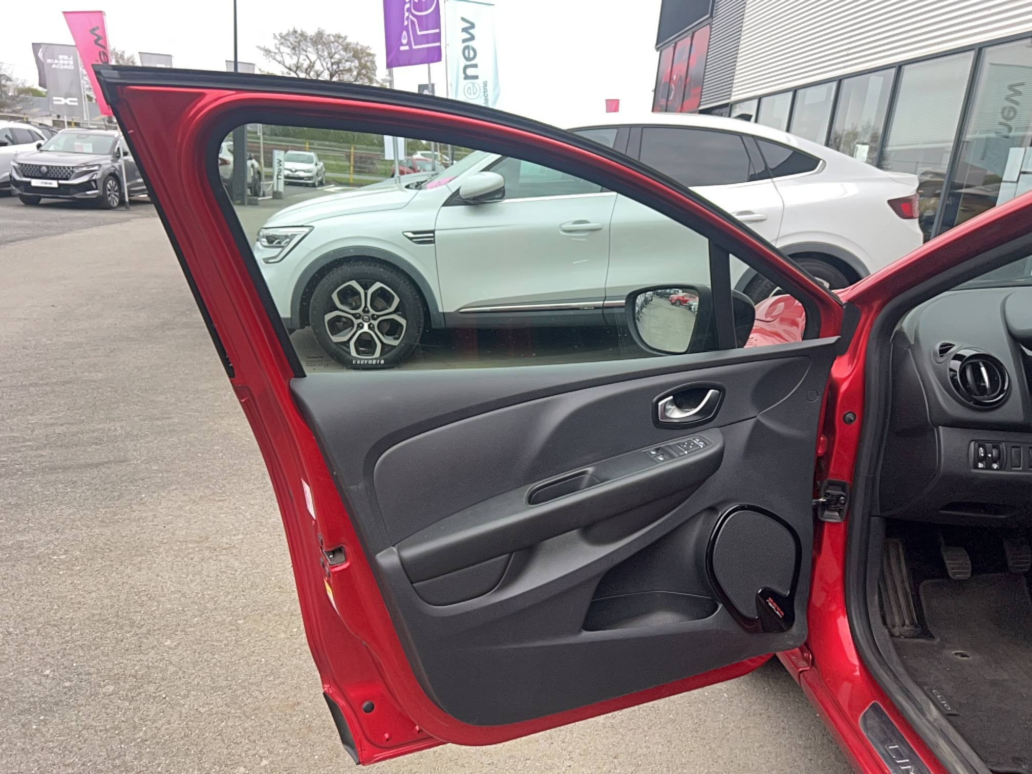 Vente en ligne Renault Clio 4 Clio TCe 90 E6C au prix de 10 590 €