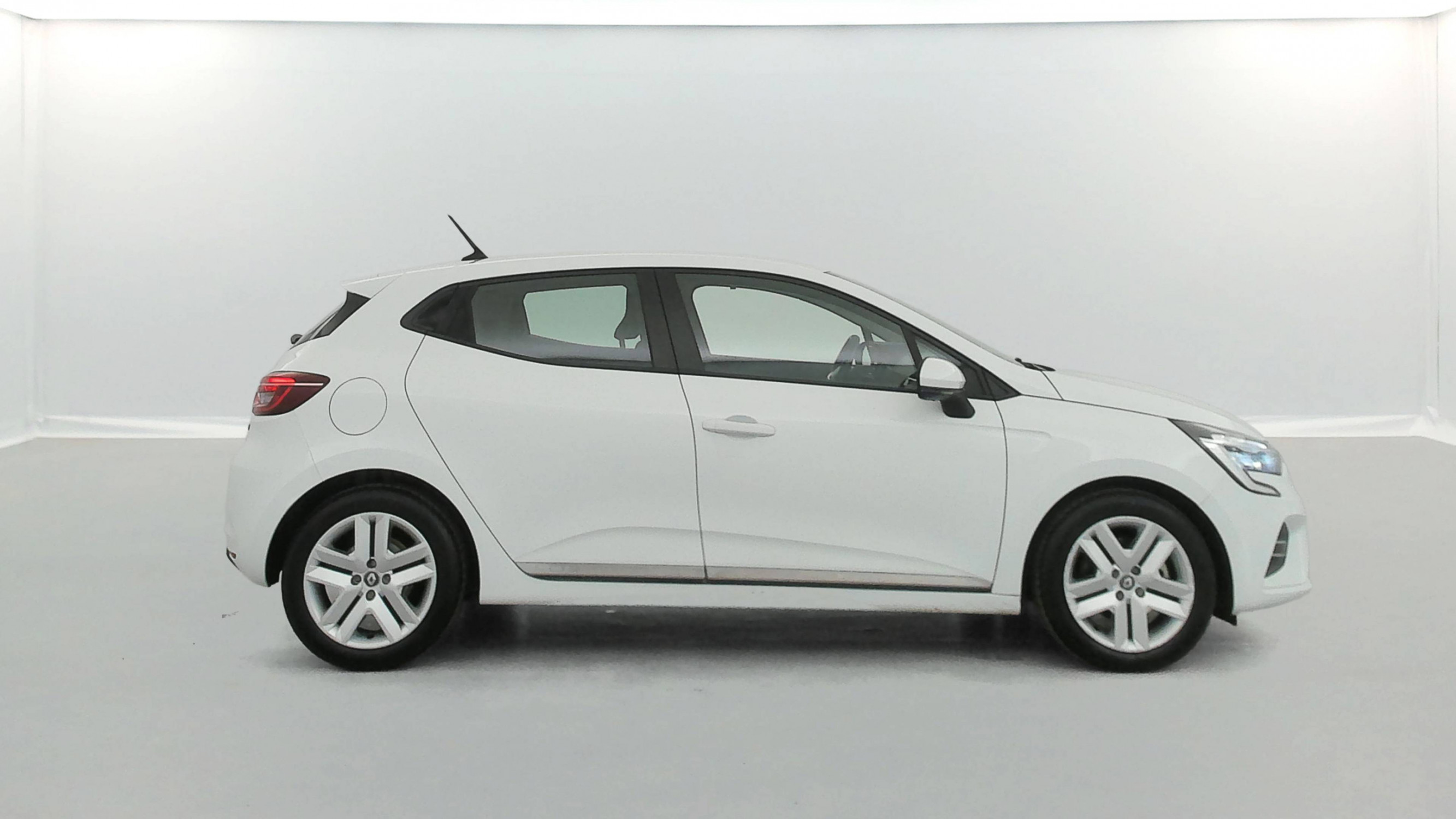 Vente en ligne Renault Clio 5 Clio E-Tech 140 - 21N au prix de 13 790 €