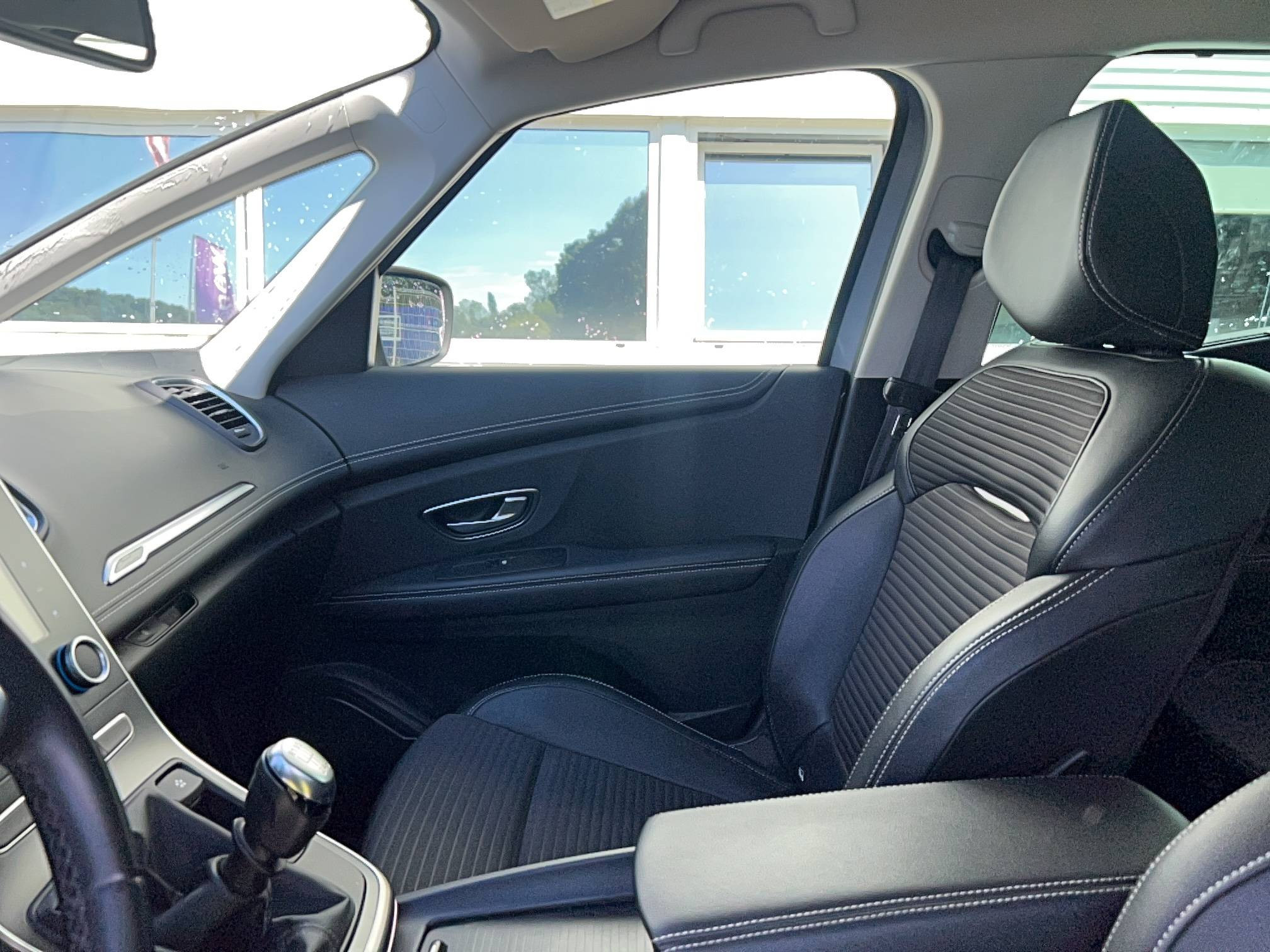 Vente en ligne Renault Scenic 4 Scenic TCe 140 FAP au prix de 15 590 €