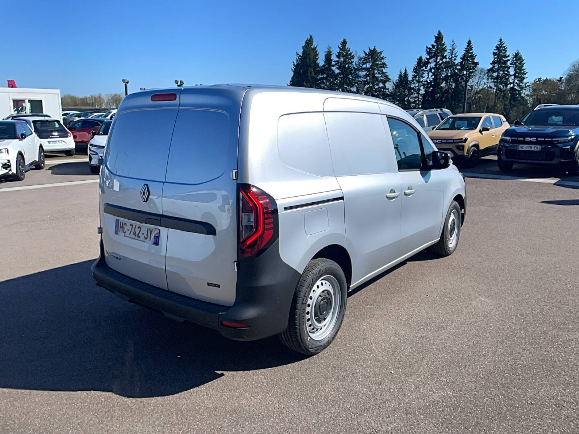 Vente en ligne Renault Kangoo Van E-Tech  FG TOLE L1 AC22/DC80 GSR2 au prix de 29 991 €