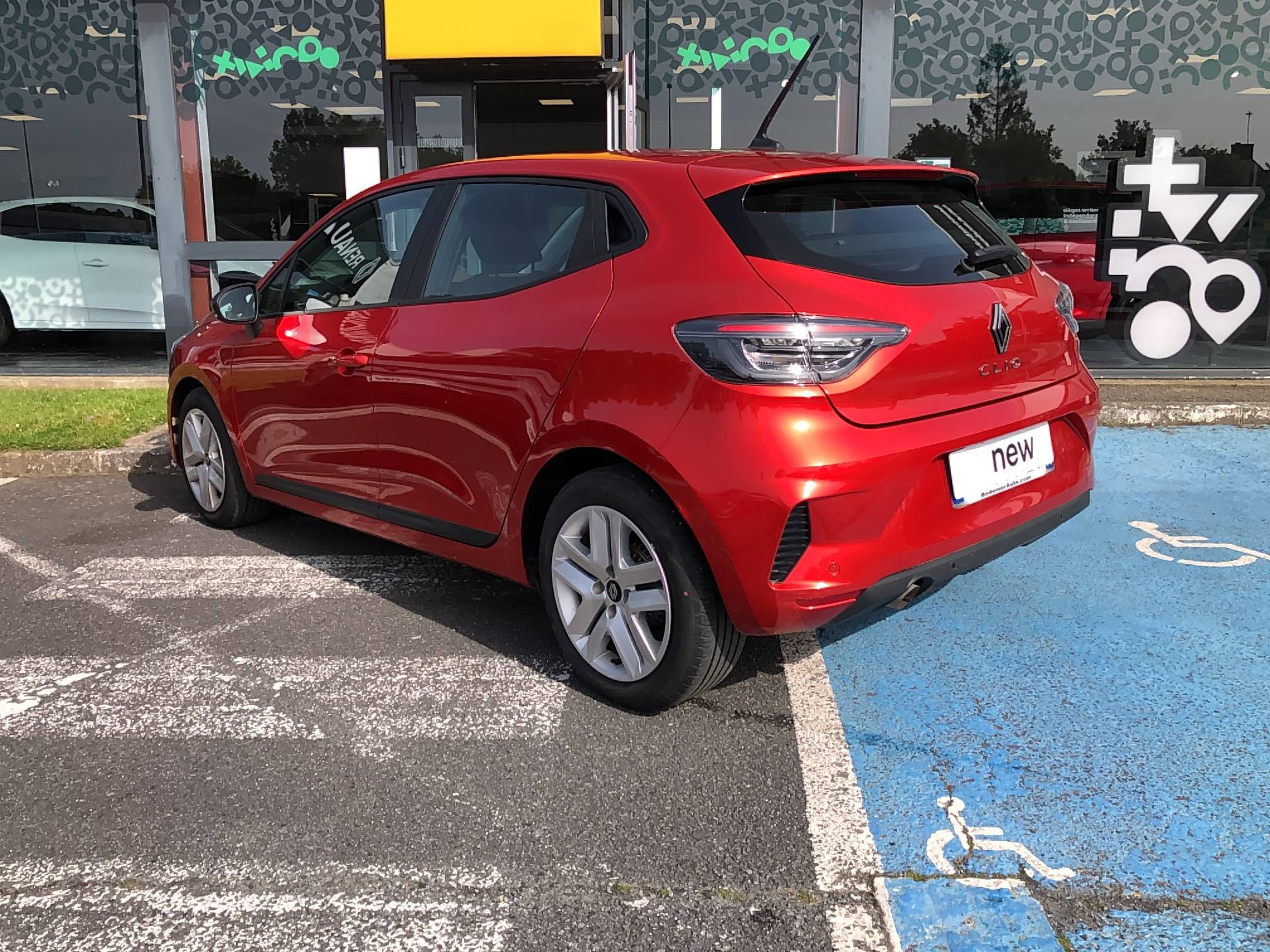 Vente en ligne Renault Clio 5 Clio TCe 90 au prix de 15 990 €