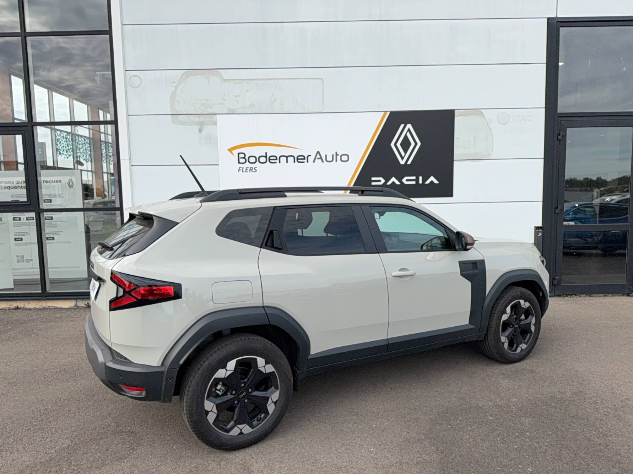 Vente en ligne Dacia Duster  Hybrid 155 au prix de 29 980 €