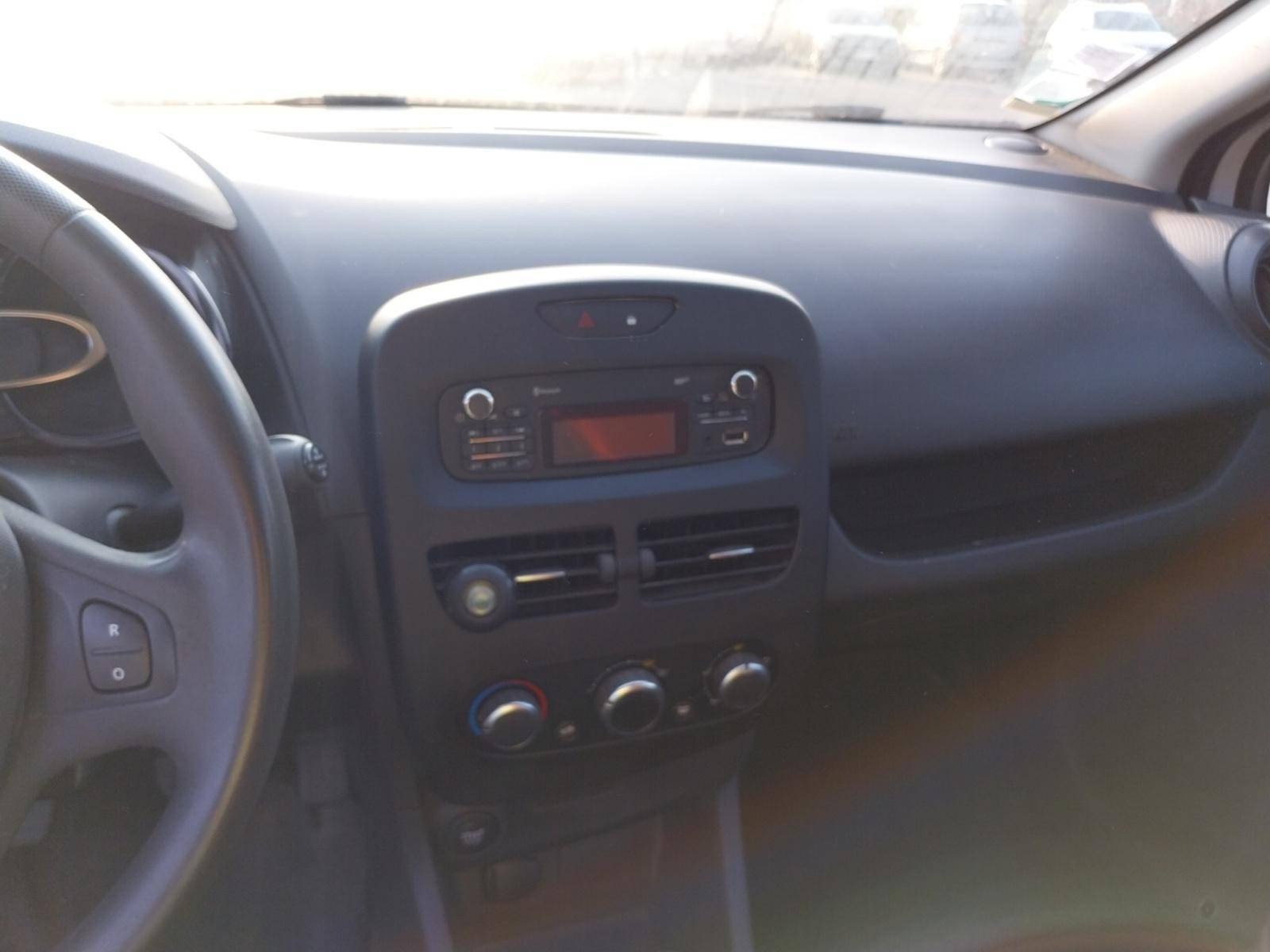 Vente en ligne Renault Clio 4  1.2 16V 75 au prix de 7 990 €