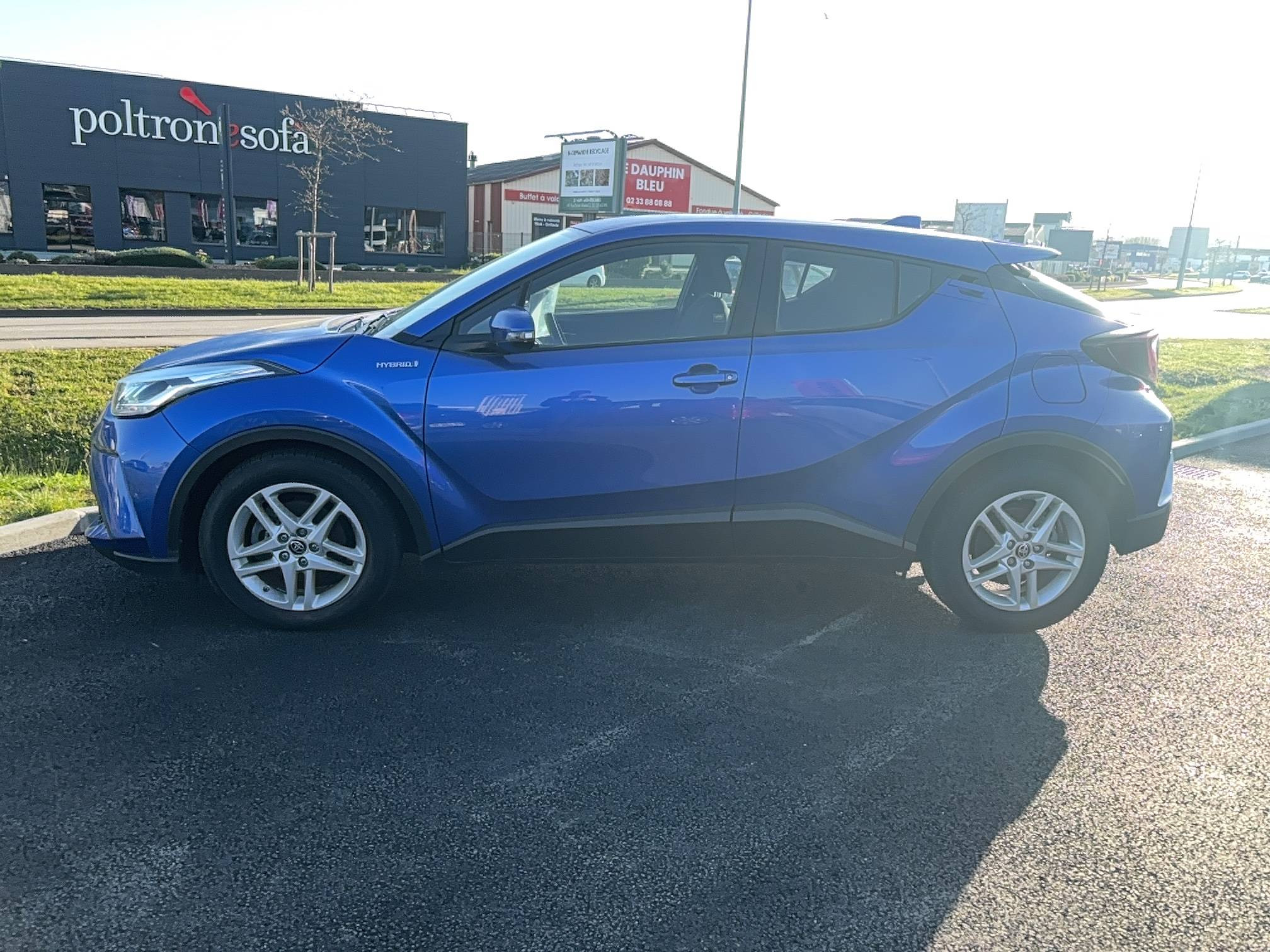 Vente en ligne Toyota C-HR C-HR Hybride 1.8L au prix de 19 990 €