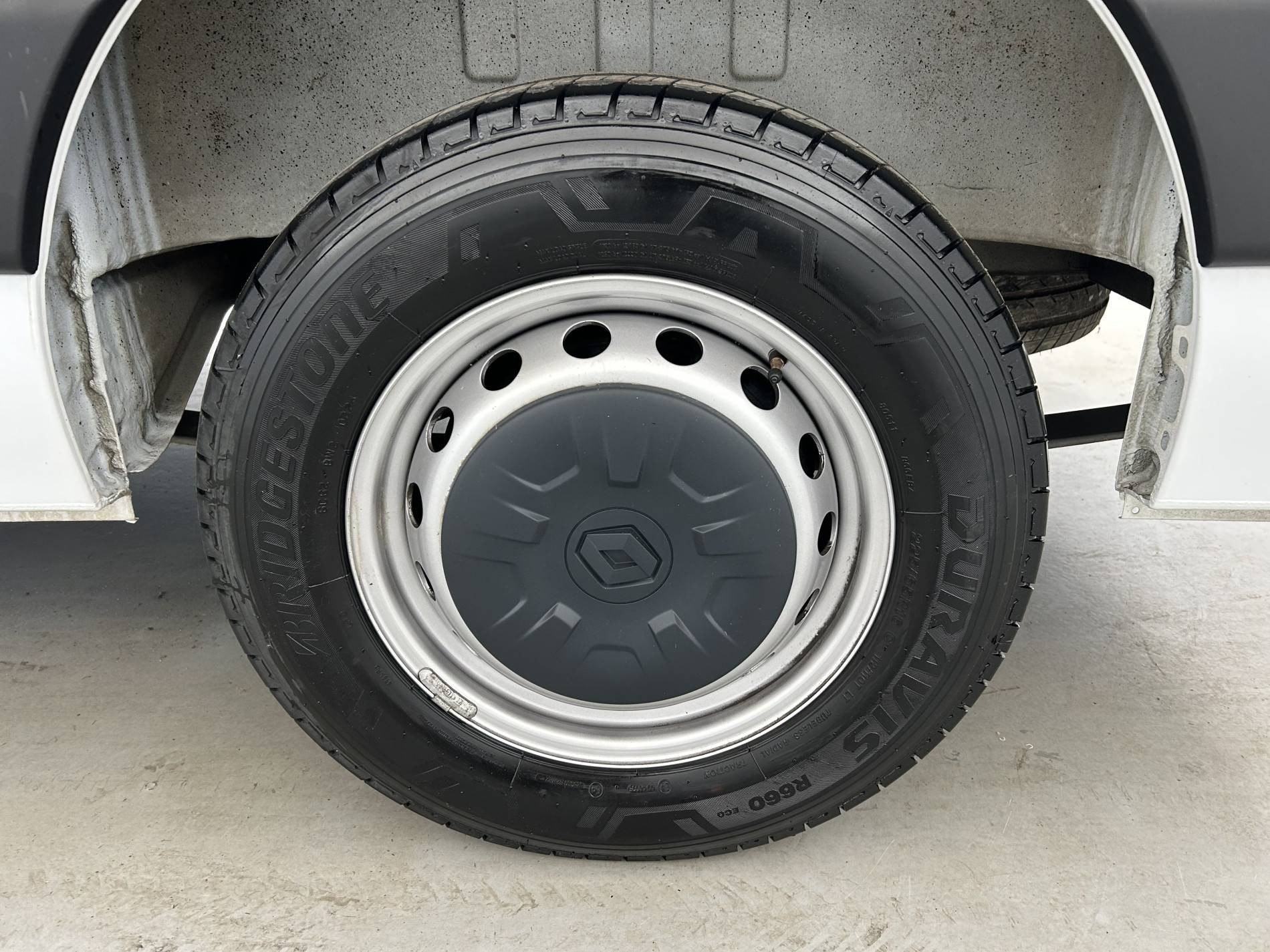 Vente en ligne Renault Master Fourgon MASTER FGN TRAC F3500 L2H2 BLUE DCI 135 au prix de 25 999 €