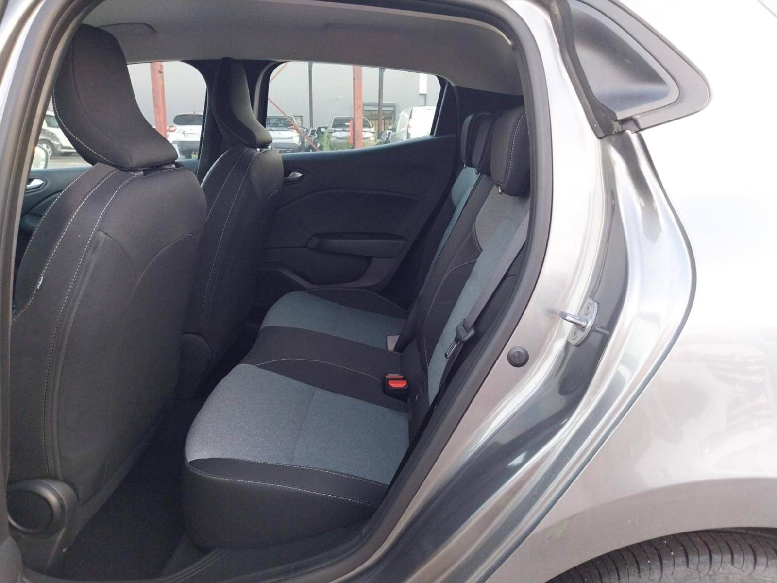 Vente en ligne Renault Clio 5 Clio Blue dCi 100 ch GSR2 au prix de 17 750 €