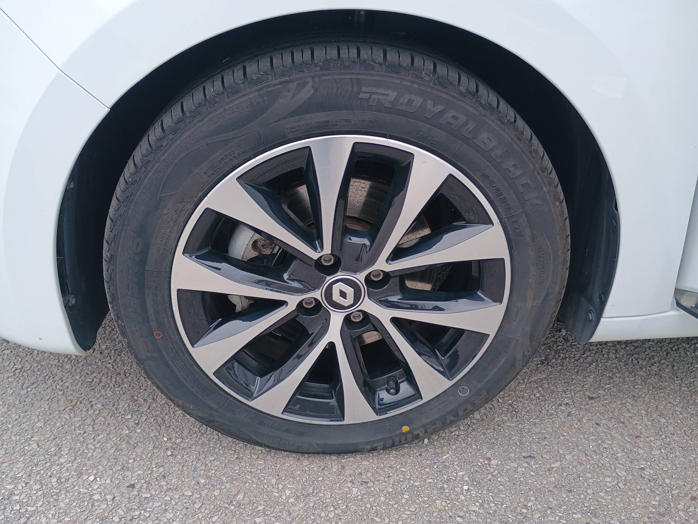 Vente en ligne Renault Clio 5 Clio E-Tech full hybrid 145 au prix de 16 990 €