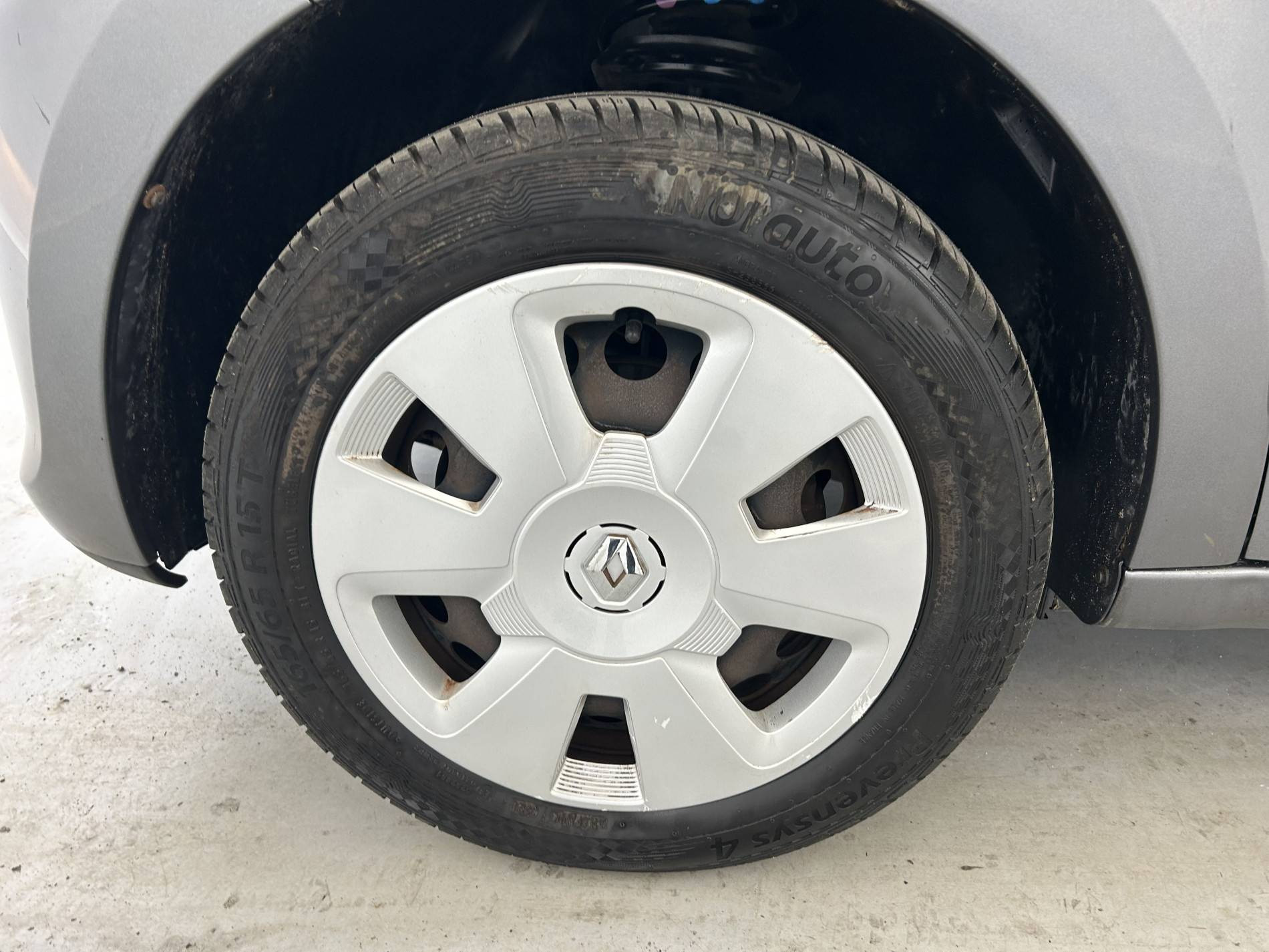 Vente en ligne Renault Twingo 3  1.0 SCe 70 E6 au prix de 8 990 €