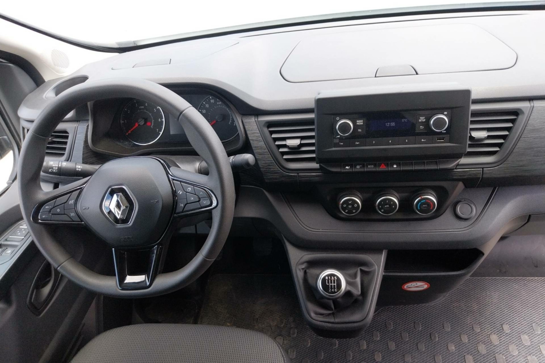 Vente en ligne Renault Trafic 3 Fourgon TRAFIC FG BLUE DCI 130 L1H1 3T GSR2 au prix de 23 990 €
