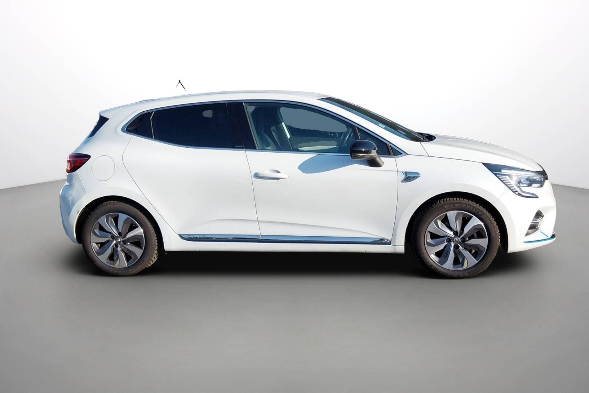 Vente en ligne Renault Clio 5 Clio E-Tech 140 au prix de 16 490 €