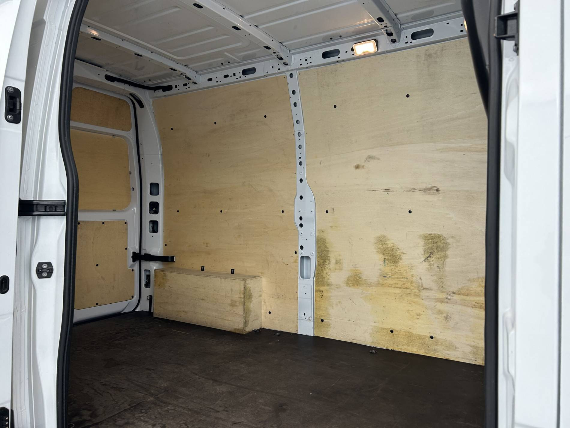 Vente en ligne Renault Master Fourgon MASTER FGN TRAC F3500 L2H2 BLUE DCI 135 au prix de 24 490 €