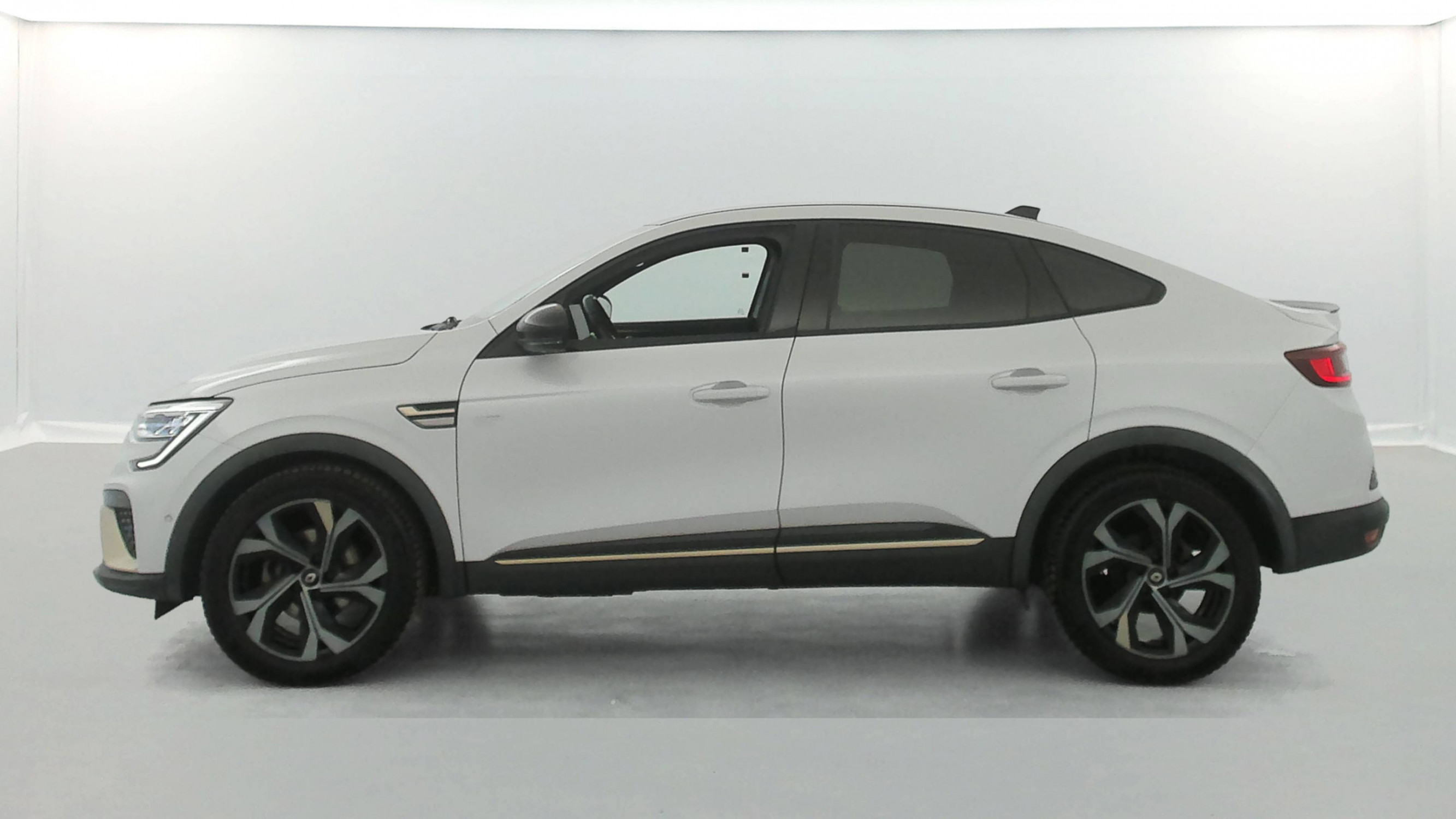 Vente en ligne Renault Arkana  E-Tech hybride 145 - 22 au prix de 19 990 €