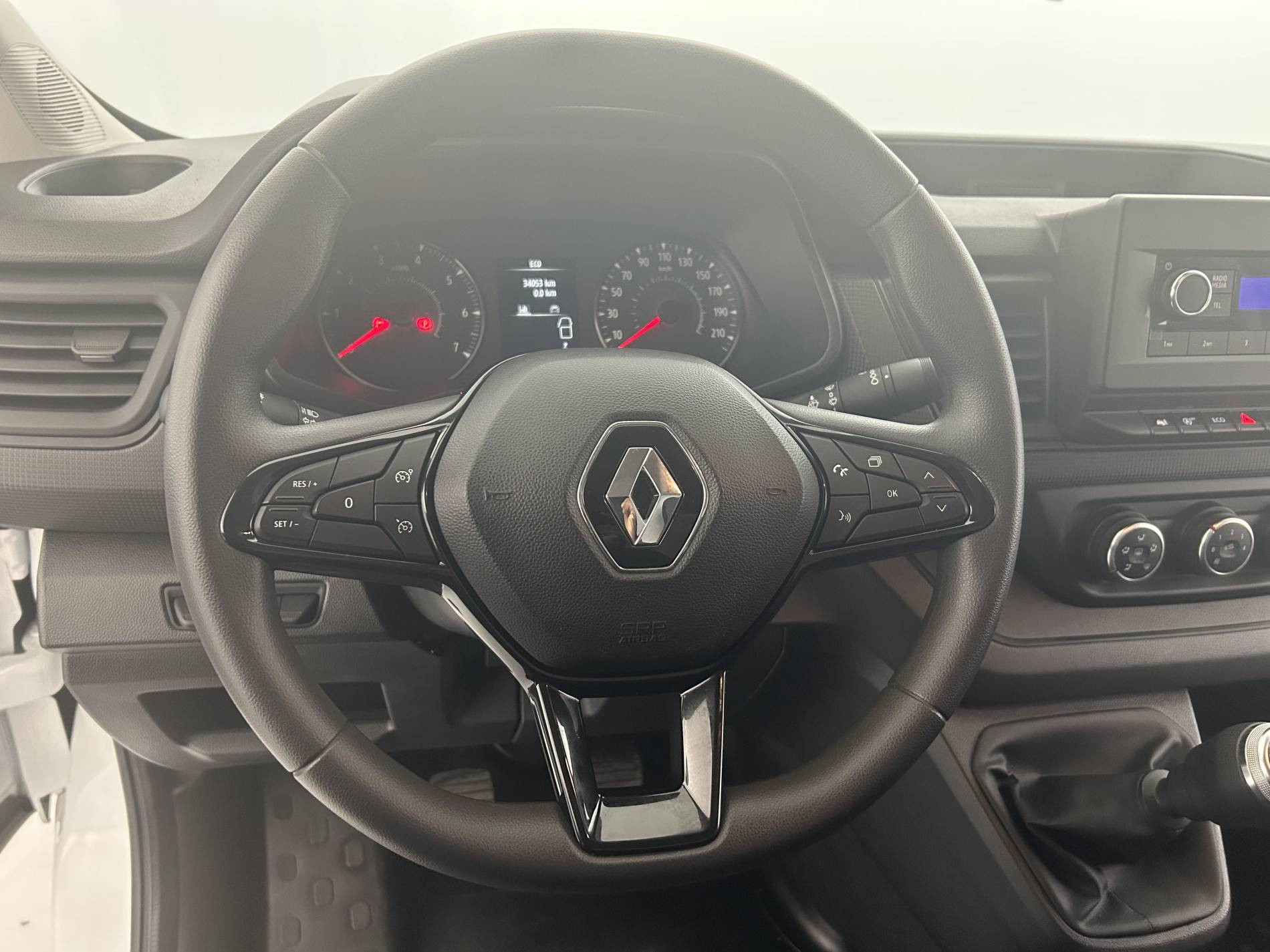 Vente en ligne Renault Trafic 3 Fourgon TRAFIC FG BLUE DCI 130 L1H1 3T GSR2 au prix de 23 990 €