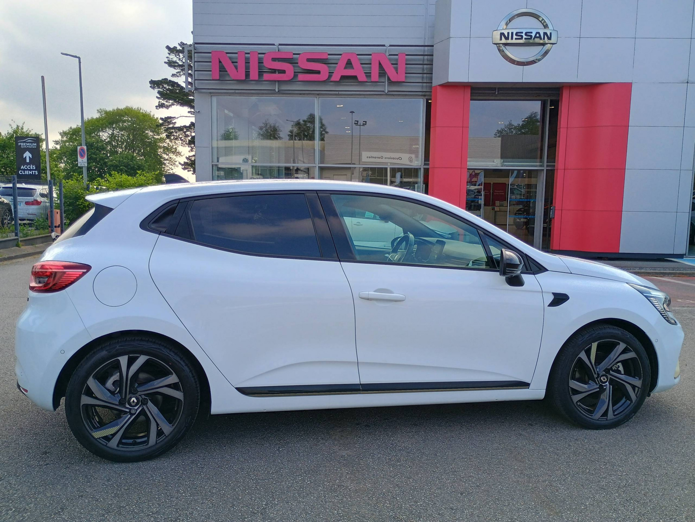 Vente en ligne Renault Clio 5 Clio E-Tech hybride 145 au prix de 20 490 €