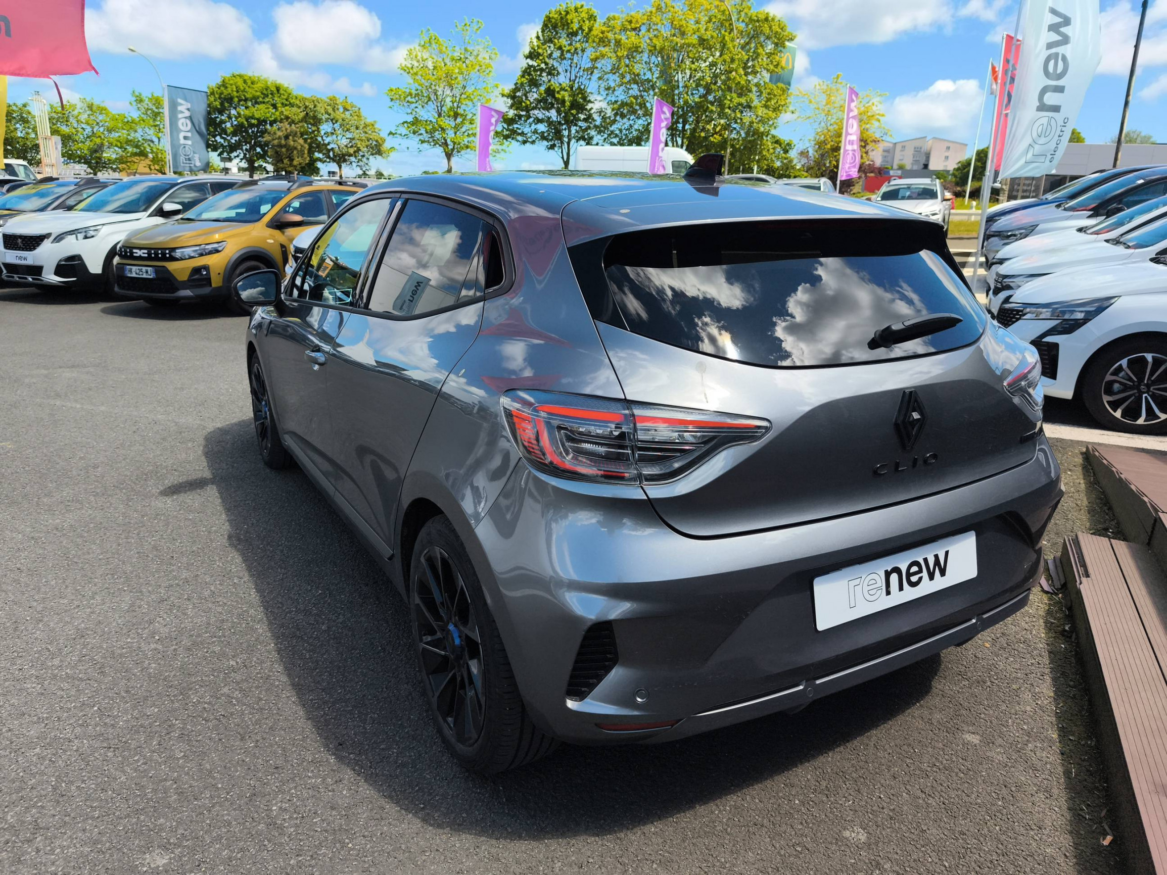 Vente en ligne Renault Clio 5 Clio E-Tech full hybrid 145 au prix de 22 290 €