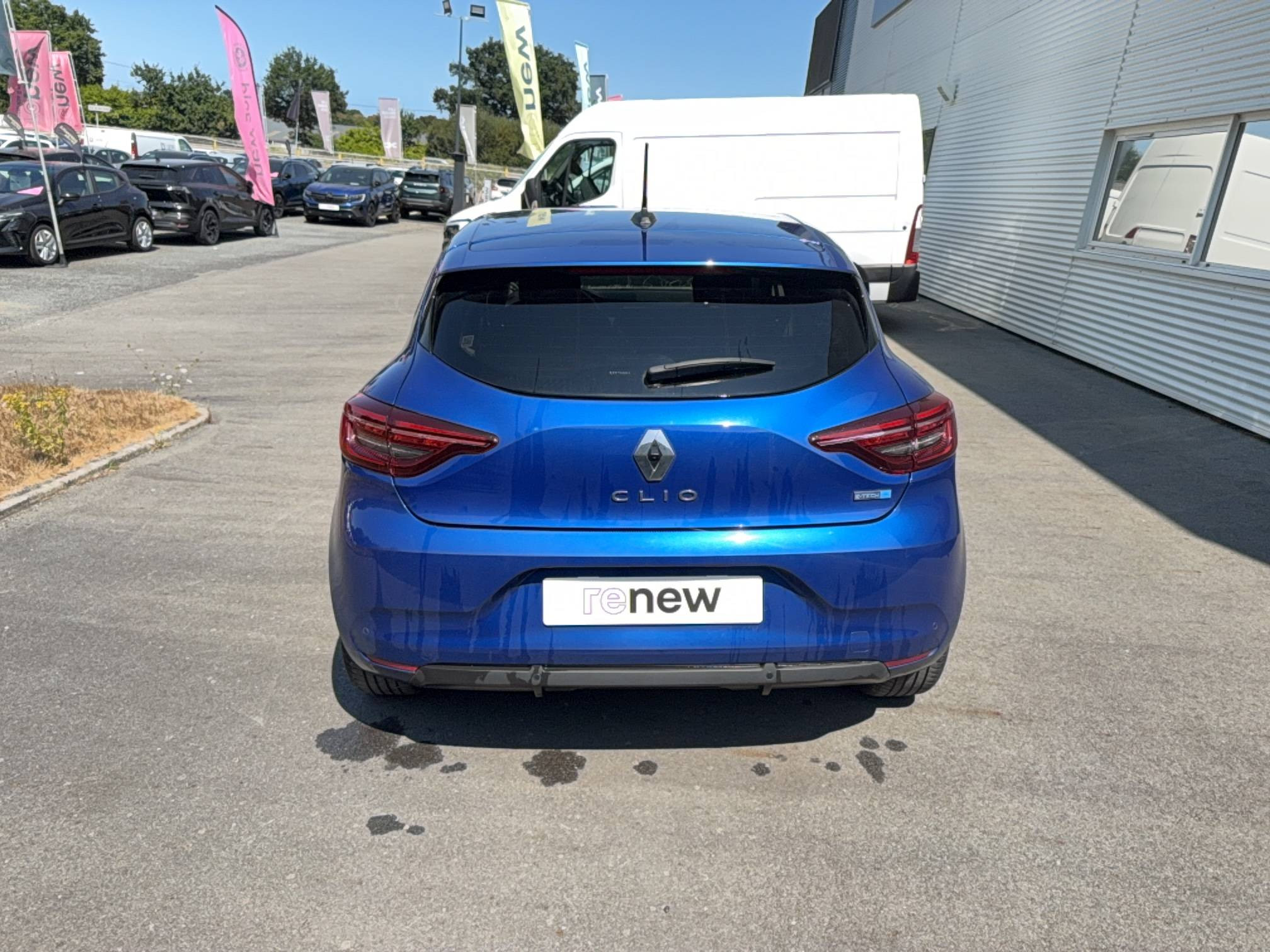 Vente en ligne Renault Clio 5 Clio E-Tech full hybrid 145 au prix de 15 990 €