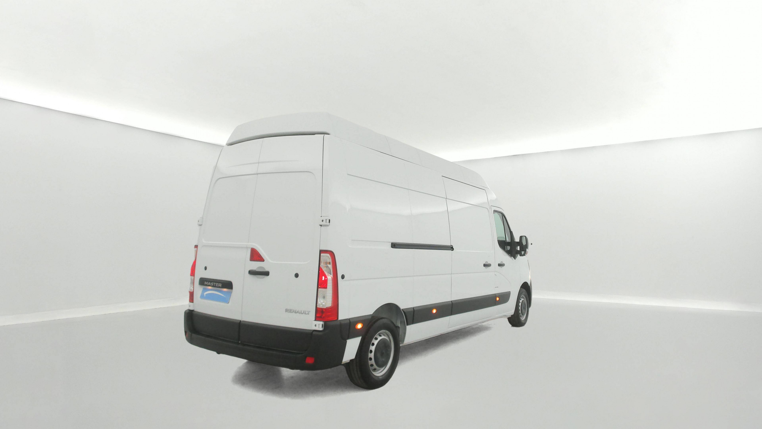 Vente en ligne Renault Master Fourgon MASTER FGN TRAC F3500 L3H3 BLUE DCI 135 au prix de 28 990 €