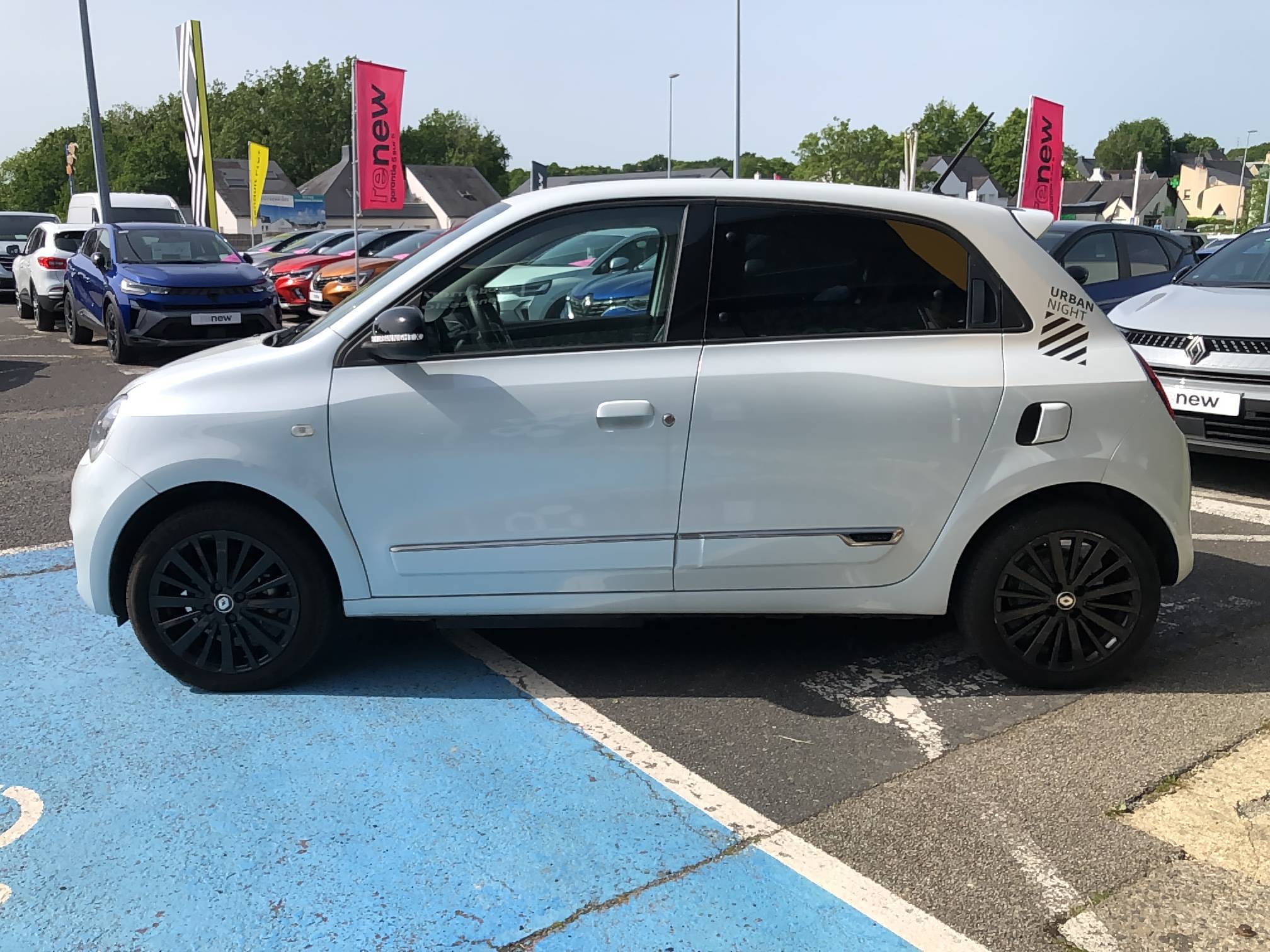 Vente en ligne Renault Twingo Electrique Twingo III E-Tech au prix de 15 990 €