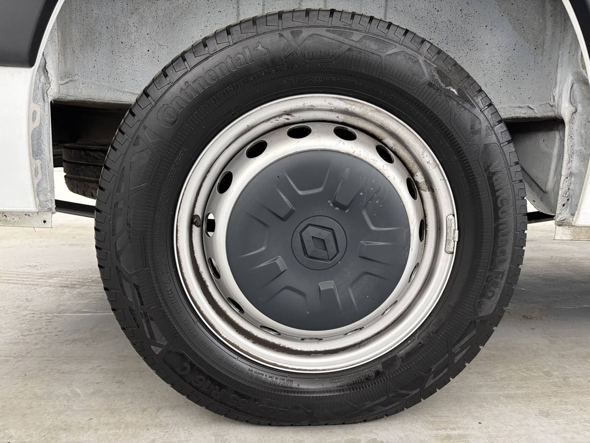 Vente en ligne Renault Master Fourgon MASTER FGN TRAC F3500 L2H2 BLUE DCI 135 au prix de 20 990 €