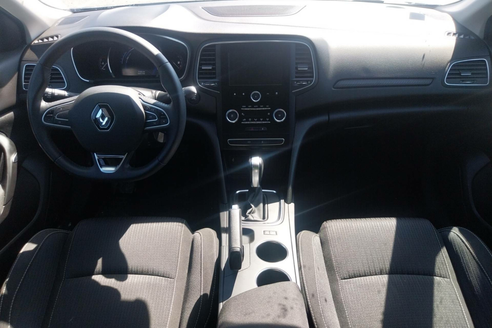 Vente en ligne Renault Megane 4 Mégane IV Berline Blue dCi 115 EDC au prix de 14 990 €