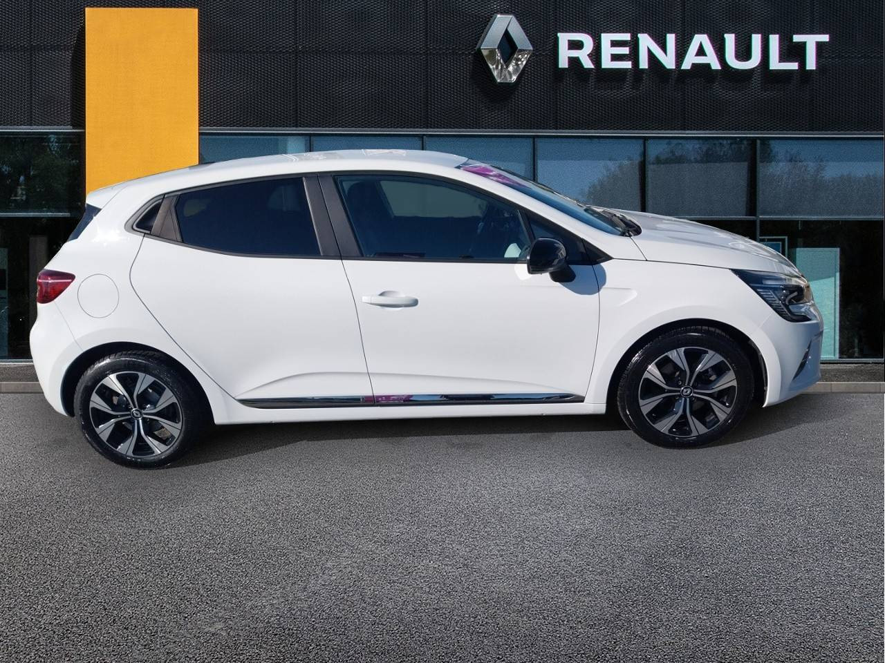 Vente en ligne Renault Clio 5 Clio E-Tech hybride 145 au prix de 16 490 €