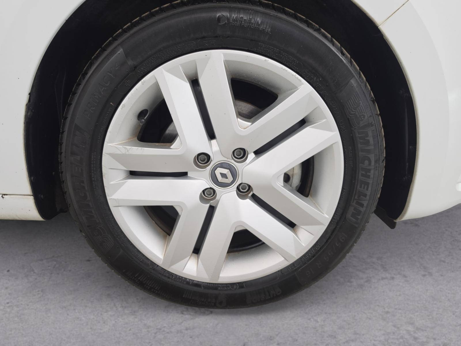 Vente en ligne Renault Clio 5 Clio E-Tech 140 - 21N au prix de 14 890 €