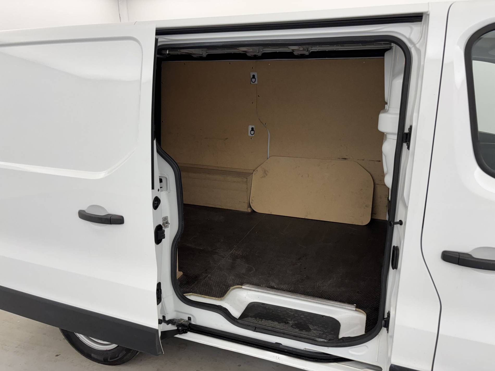 Vente en ligne Renault Trafic 3 Fourgon TRAFIC FGN L1H1 2800 KG BLUE DCI 110 au prix de 17 790 €