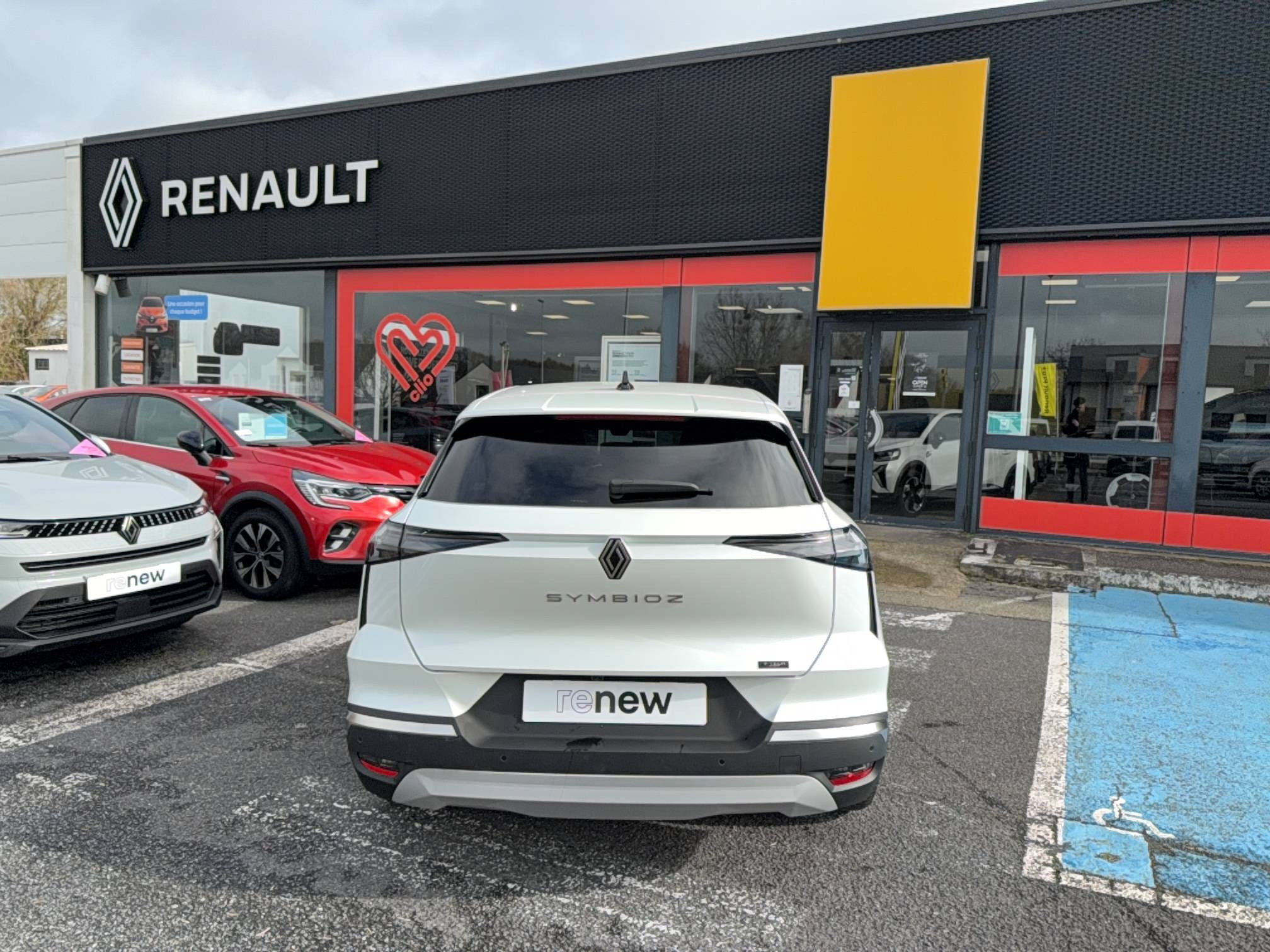 Vente en ligne Renault Symbioz  E-Tech full hybrid 145 au prix de 30 990 €
