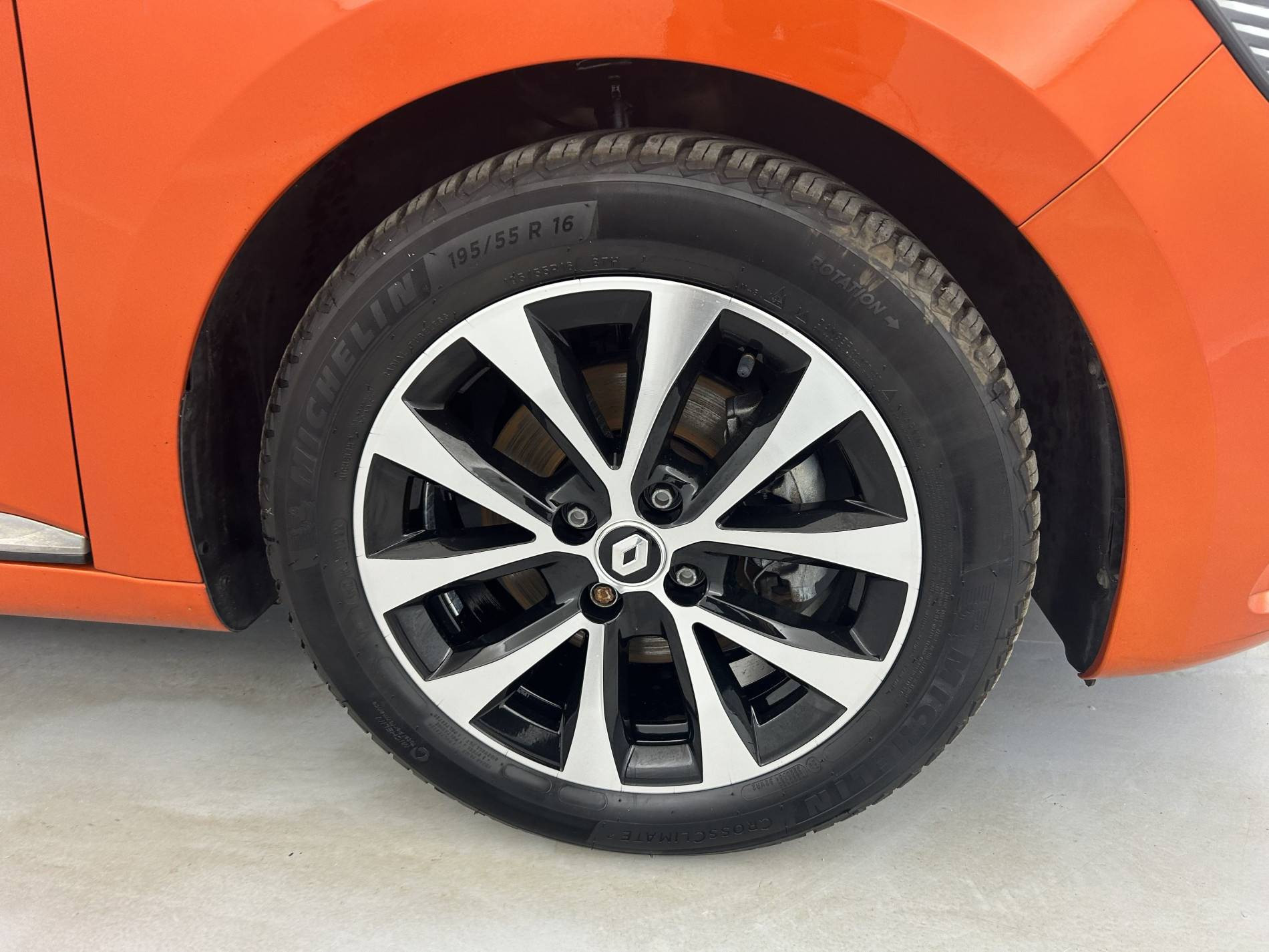 Vente en ligne Renault Clio 5 Clio E-Tech 140 - 21N au prix de 16 390 €