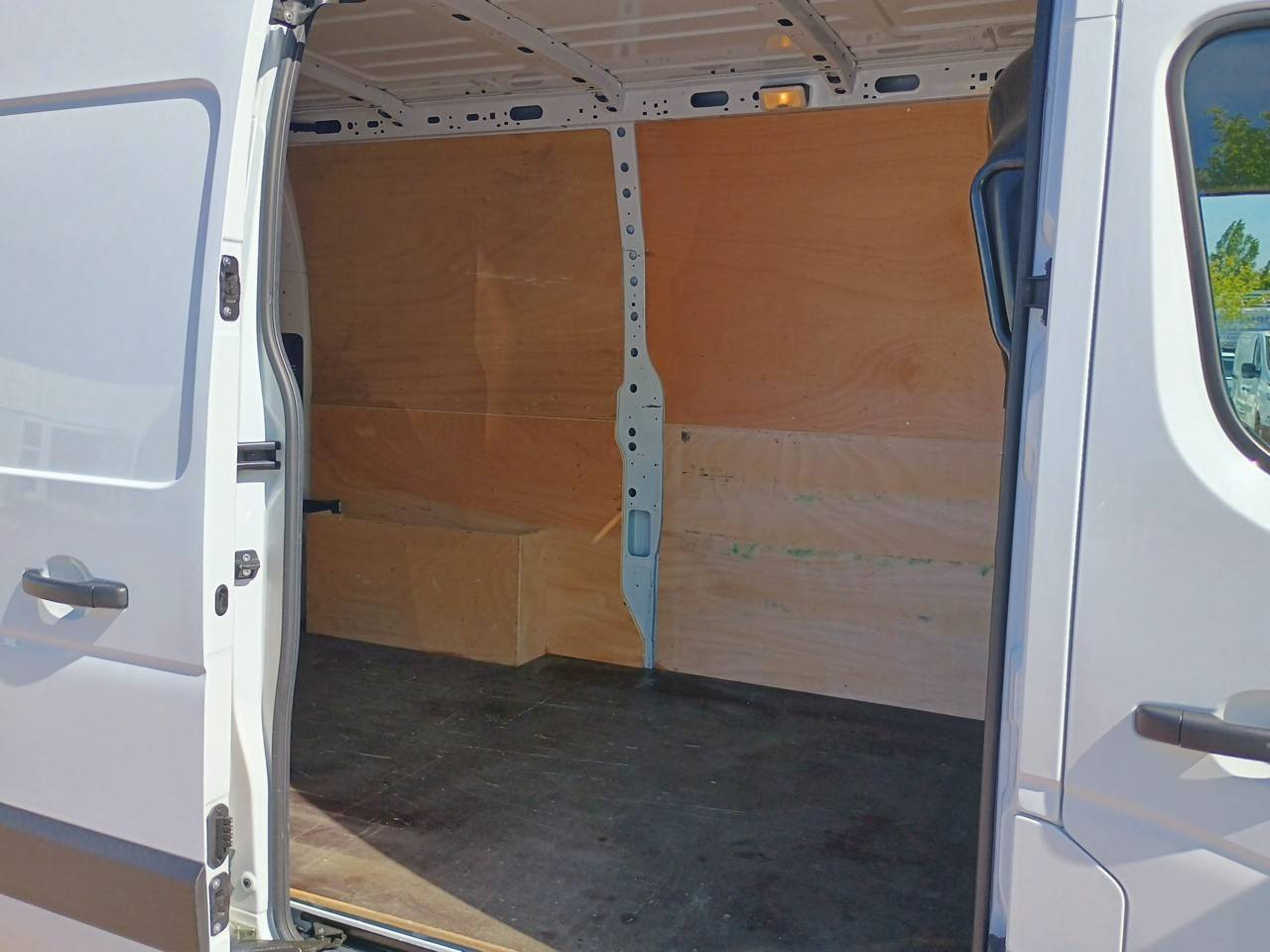 Vente en ligne Renault Master Fourgon MASTER FGN TRAC F3300 L2H2 BLUE DCI 135 au prix de 23 490 €