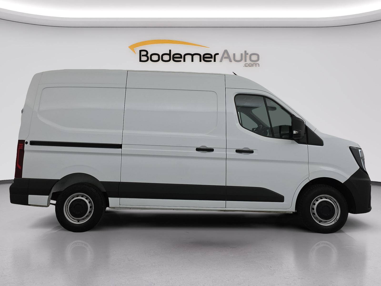 Vente en ligne Renault Master Fourgon MASTER FG BLUE DCI 130 L2H2 3T5 TR au prix de 28 490 €