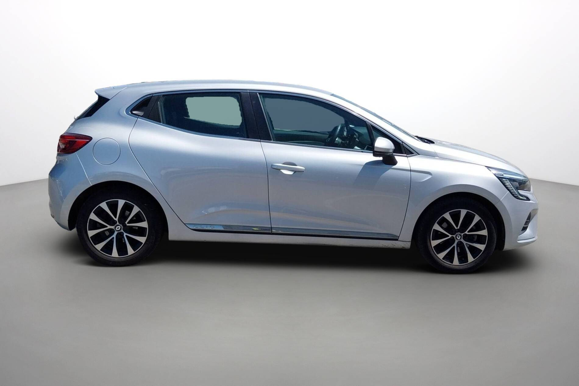 Vente en ligne Renault Clio 5 Clio E-Tech 140 - 21N au prix de 14 990 €