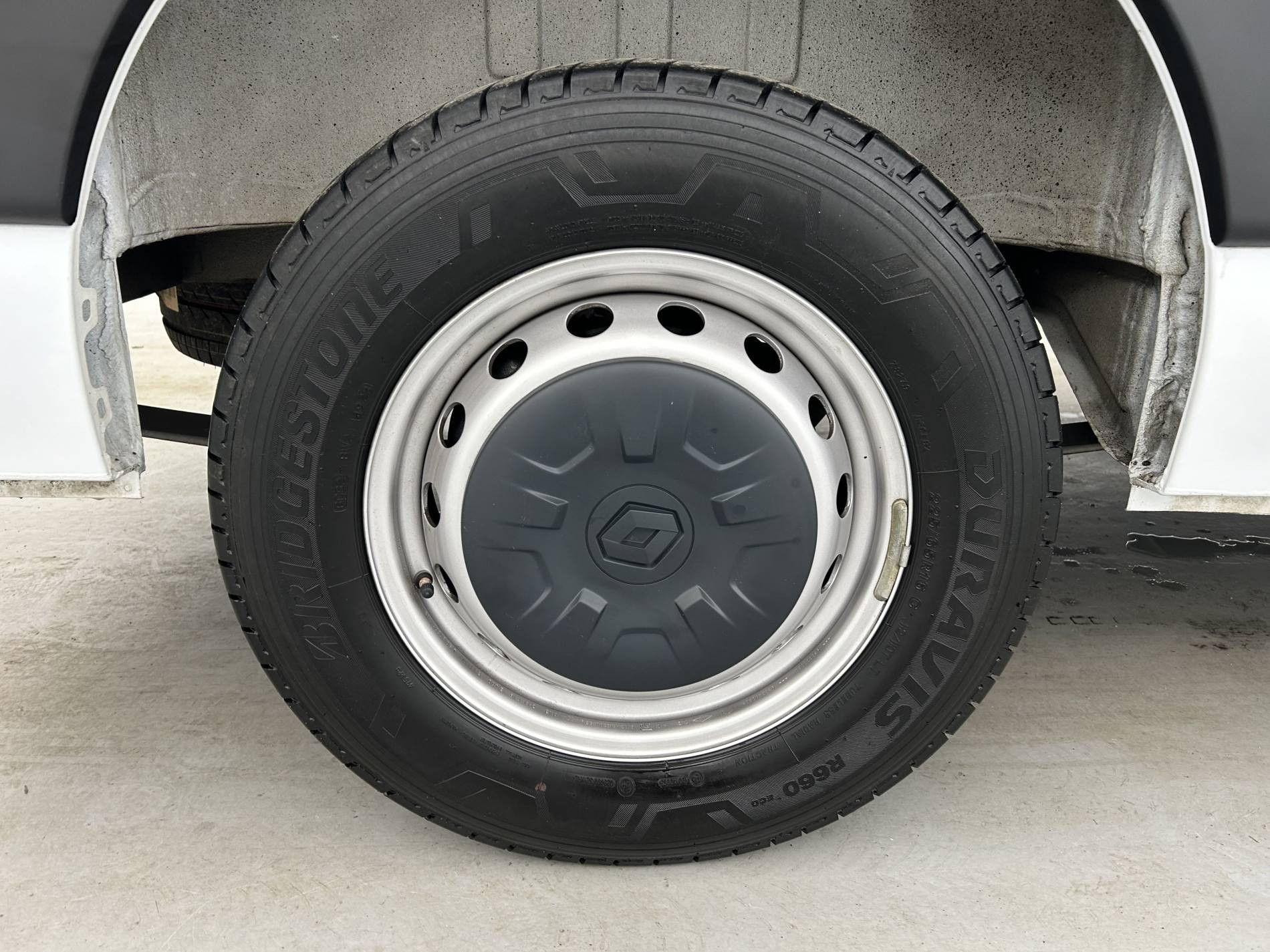 Vente en ligne Renault Master Fourgon MASTER FGN TRAC F3500 L2H2 BLUE DCI 135 au prix de 27 990 €