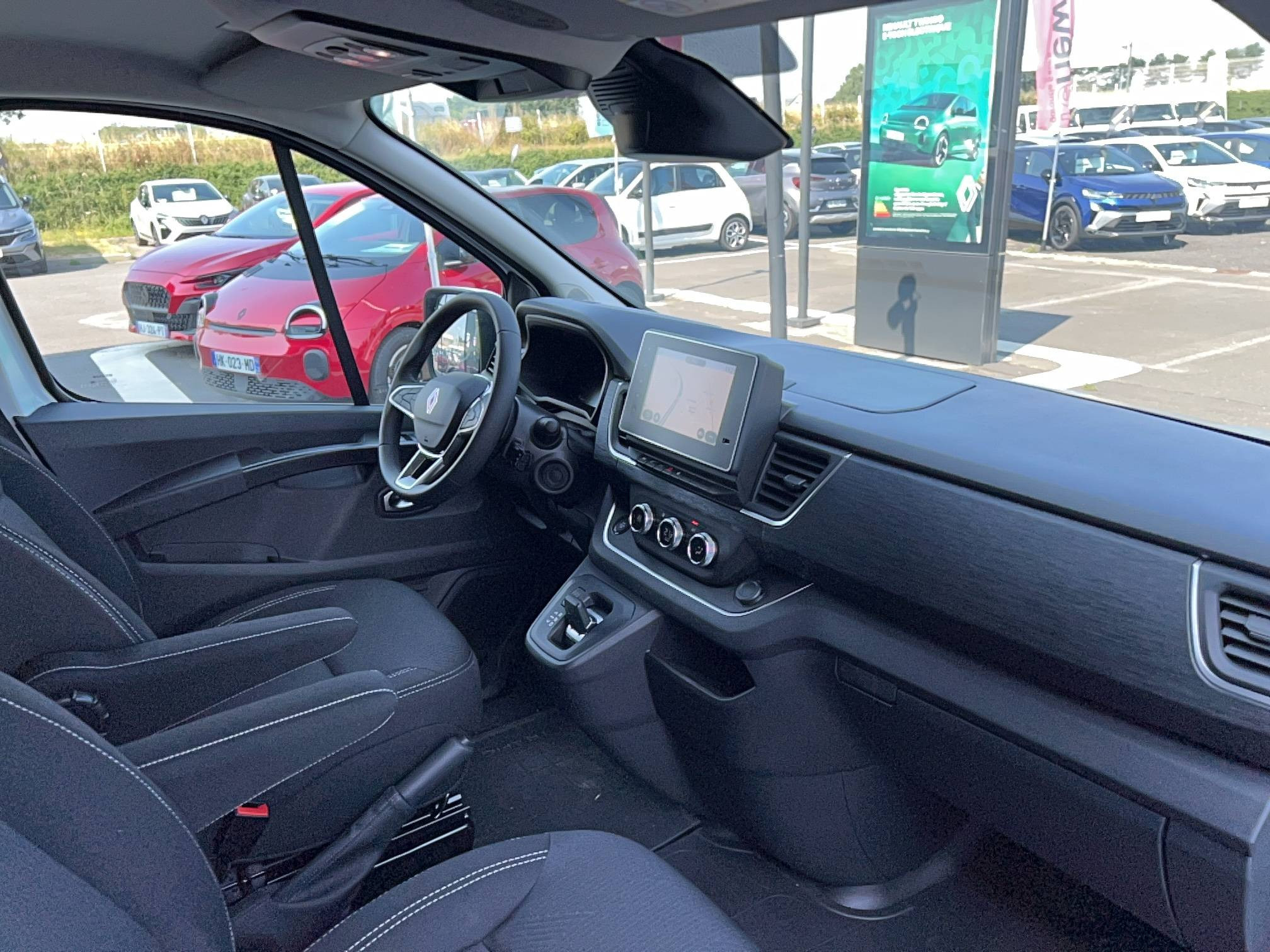 Vente en ligne Renault Trafic Cabine Approfondie TRAFIC CA BLUE DCI 170 L2H1 3T AUTO au prix de 40 990 €