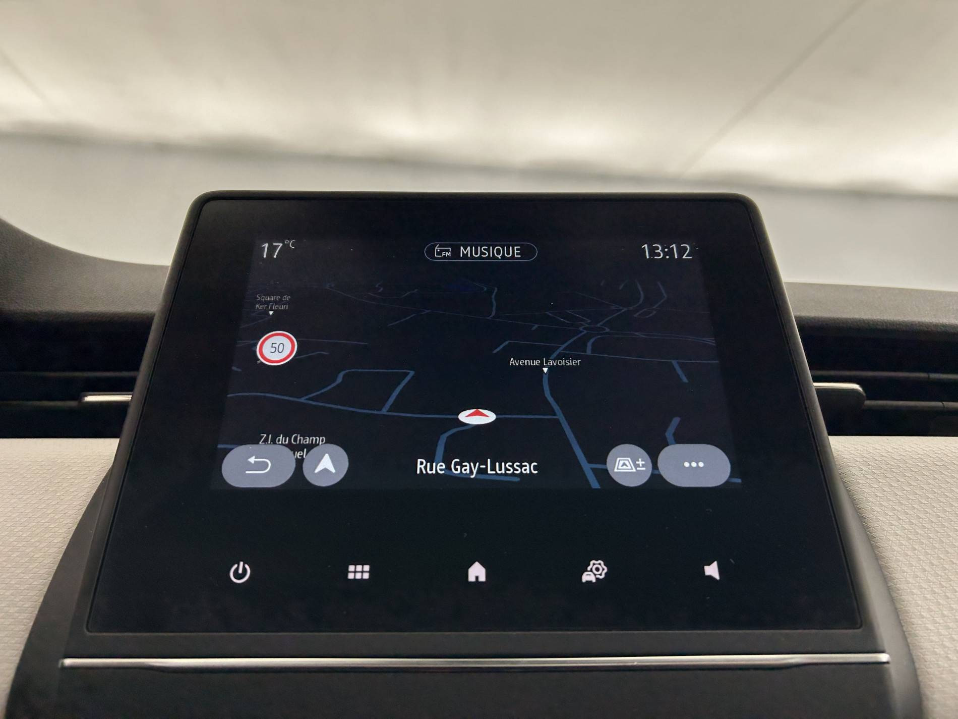 Vente en ligne Renault Clio 5 Clio E-Tech full hybrid 145 au prix de 17 990 €