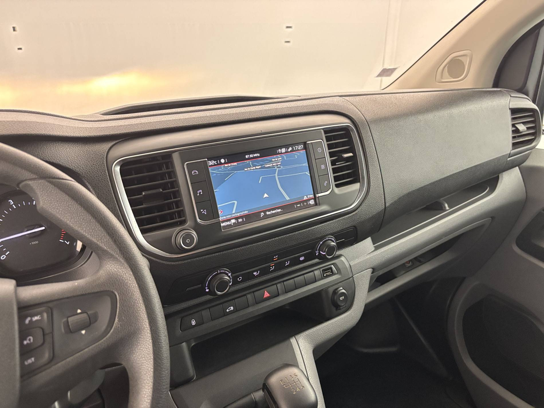 Vente en ligne Citroën Jumper Fourgon JUMPY FGN M BLUEHDI 120 S&S BVM6 au prix de 19 490 €